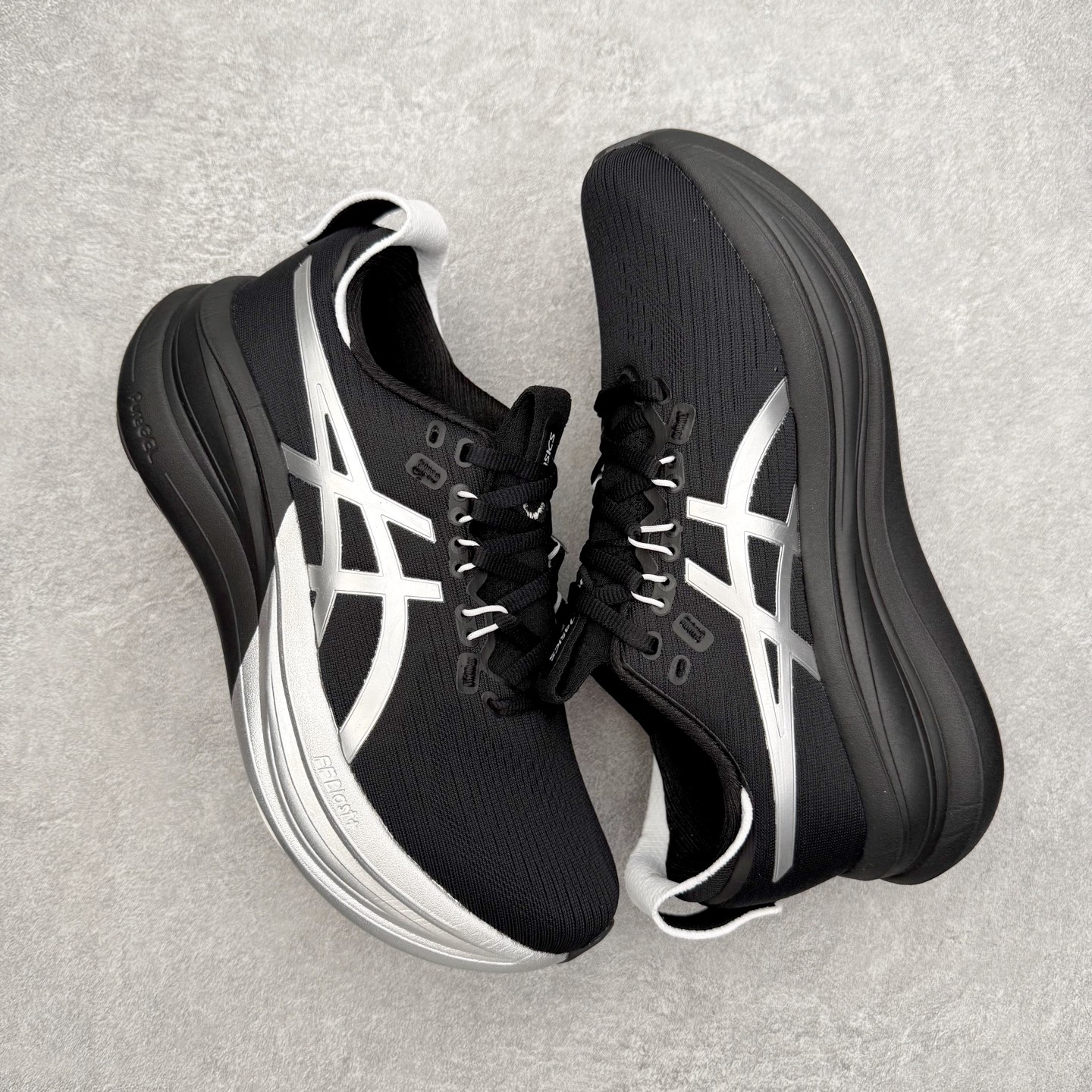 图片[3]-Asics GEL-Nimbus 28 亚瑟士缓震跑鞋 近年复古风潮的势头很旺 ASICS一直坚信保持身体的健康与活力是打造健康快乐的生活方式的最佳途径 ASICS为复古鞋型注入新设计 为玩家的街头穿搭提供了更多可能 GEL-NIMBUSTM9运动鞋最初是为中立和仰卧跑步者设计的长距离训练器 采用原始材料和关键细节重新设计 其Y2K时代的工业外观也被大胆的对比和色块所抵消 尺码：36 36.5 37.5 38 38.5 39 40 40.5 41.5 42 42.5 43.5 44 44.5 45-选品中心