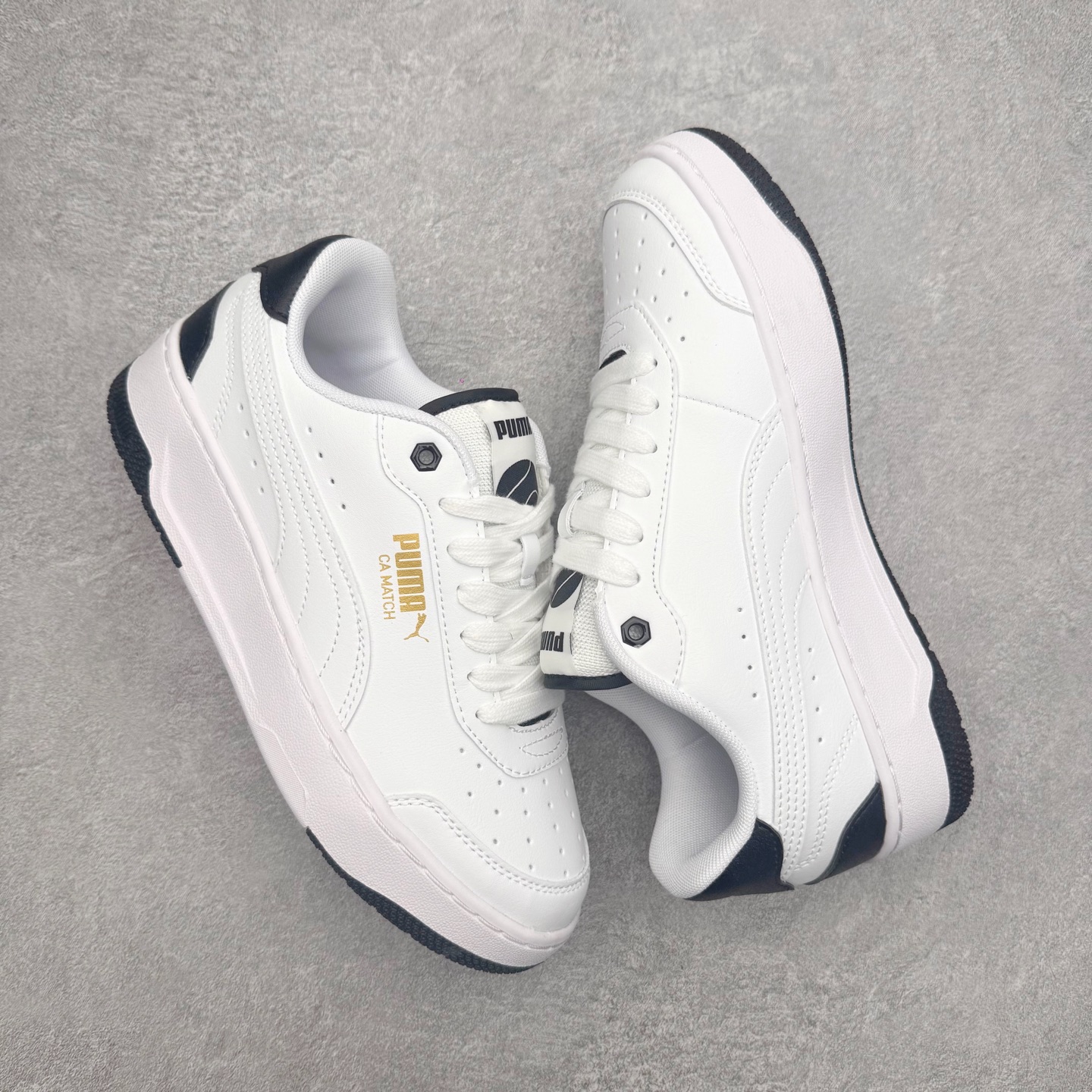 图片[3]-PUMA彪马 BMW M Motorsport RBD Break 彪马新款面包鞋男女同款复古休闲板鞋 赠送一双鞋带 鞋身通体采用细腻的麂皮材质 厚实柔软 质感出众 鞋侧保留PUMA标志性跑道图案 侧面与后跟点缀金属色PUMA LOGO 兼具辨识度与细节感 加厚鞋垫、饱满鞋舌 搭配加宽扁形鞋带 使得穿着感更加贴合与舒适 值得一提的是 本季SUEDE XL鞋款以黑色、红色及蓝色最为瞩目 经典黑的配色 在低调之余可轻松驾驭任何潮流风格造型 而高饱和度的配色 则是当之无愧的早春出街利器 尺码：36 37 37.5 38 38.5 39 40 40.5 41 42 42.5 43 44 45-选品中心