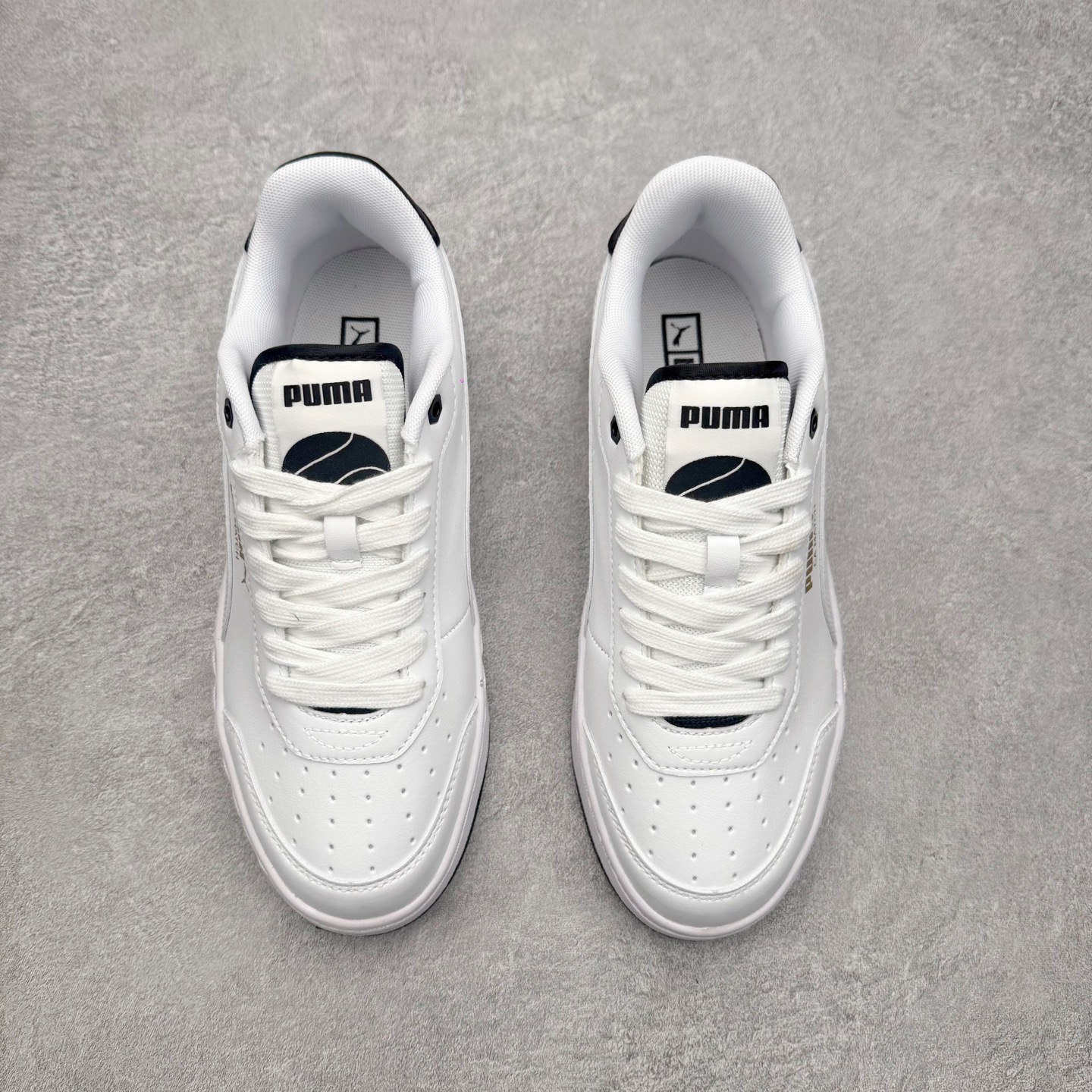 图片[2]-PUMA彪马 BMW M Motorsport RBD Break 彪马新款面包鞋男女同款复古休闲板鞋 赠送一双鞋带 鞋身通体采用细腻的麂皮材质 厚实柔软 质感出众 鞋侧保留PUMA标志性跑道图案 侧面与后跟点缀金属色PUMA LOGO 兼具辨识度与细节感 加厚鞋垫、饱满鞋舌 搭配加宽扁形鞋带 使得穿着感更加贴合与舒适 值得一提的是 本季SUEDE XL鞋款以黑色、红色及蓝色最为瞩目 经典黑的配色 在低调之余可轻松驾驭任何潮流风格造型 而高饱和度的配色 则是当之无愧的早春出街利器 尺码：36 37 37.5 38 38.5 39 40 40.5 41 42 42.5 43 44 45-选品中心