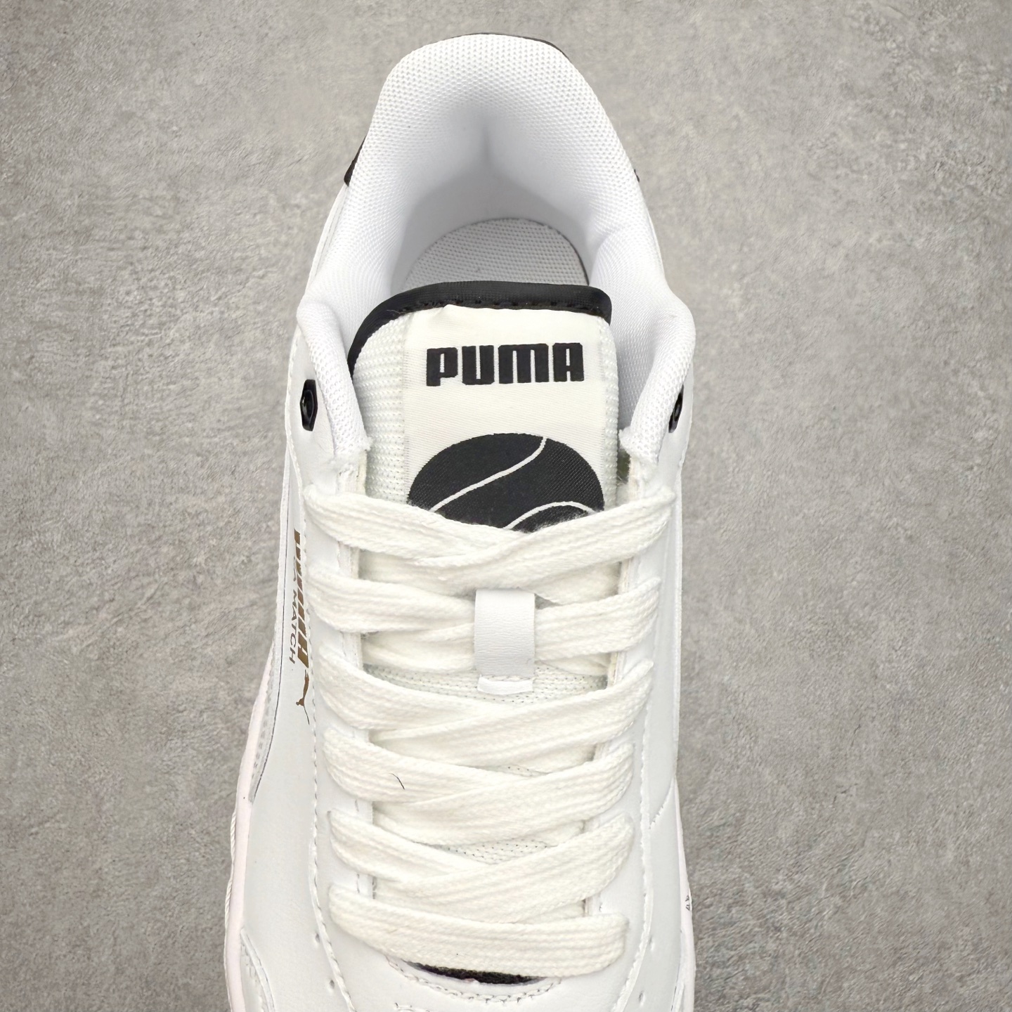 图片[5]-PUMA彪马 BMW M Motorsport RBD Break 彪马新款面包鞋男女同款复古休闲板鞋 赠送一双鞋带 鞋身通体采用细腻的麂皮材质 厚实柔软 质感出众 鞋侧保留PUMA标志性跑道图案 侧面与后跟点缀金属色PUMA LOGO 兼具辨识度与细节感 加厚鞋垫、饱满鞋舌 搭配加宽扁形鞋带 使得穿着感更加贴合与舒适 值得一提的是 本季SUEDE XL鞋款以黑色、红色及蓝色最为瞩目 经典黑的配色 在低调之余可轻松驾驭任何潮流风格造型 而高饱和度的配色 则是当之无愧的早春出街利器 尺码：36 37 37.5 38 38.5 39 40 40.5 41 42 42.5 43 44 45-选品中心