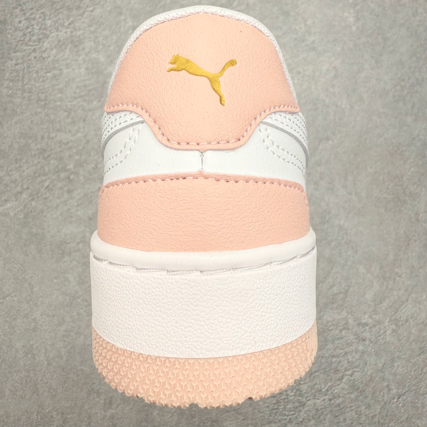 图片[8]-PUMA彪马 BMW M Motorsport RBD Break 彪马新款面包鞋男女同款复古休闲板鞋 赠送一双鞋带 鞋身通体采用细腻的麂皮材质 厚实柔软 质感出众 鞋侧保留PUMA标志性跑道图案 侧面与后跟点缀金属色PUMA LOGO 兼具辨识度与细节感 加厚鞋垫、饱满鞋舌 搭配加宽扁形鞋带 使得穿着感更加贴合与舒适 值得一提的是 本季SUEDE XL鞋款以黑色、红色及蓝色最为瞩目 经典黑的配色 在低调之余可轻松驾驭任何潮流风格造型 而高饱和度的配色 则是当之无愧的早春出街利器 尺码：36 37 37.5 38 38.5 39 40 40.5 41 42 42.5 43 44 45-选品中心