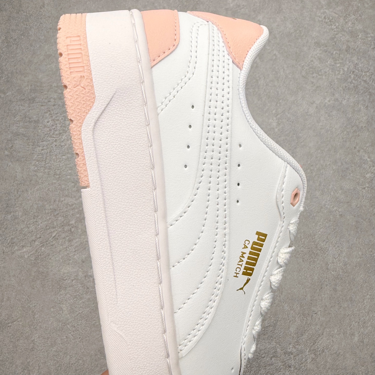 图片[6]-PUMA彪马 BMW M Motorsport RBD Break 彪马新款面包鞋男女同款复古休闲板鞋 赠送一双鞋带 鞋身通体采用细腻的麂皮材质 厚实柔软 质感出众 鞋侧保留PUMA标志性跑道图案 侧面与后跟点缀金属色PUMA LOGO 兼具辨识度与细节感 加厚鞋垫、饱满鞋舌 搭配加宽扁形鞋带 使得穿着感更加贴合与舒适 值得一提的是 本季SUEDE XL鞋款以黑色、红色及蓝色最为瞩目 经典黑的配色 在低调之余可轻松驾驭任何潮流风格造型 而高饱和度的配色 则是当之无愧的早春出街利器 尺码：36 37 37.5 38 38.5 39 40 40.5 41 42 42.5 43 44 45-选品中心