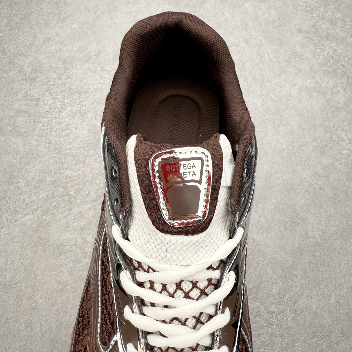 图片[5]-BOTTEGA VENETA Orbit Runner BV葆蝶家时尚休闲王一博同款老爹鞋运动鞋 原版开发 一比一打造 相似度百分之99以上 市场一梯队级别品质 区别市场任何标文顶级品质版本 采用轻质科技网布面料 搭配几何图案设计橡胶外底 王炸系列 高版本 认准套包工艺 实际增高很多哦 还是一样显腿细非常nice 耐玩耐造 对标对版 套包鞋工艺 认准高版本 大底选用拼色TPU大底 配置原版包装 尺码：35 36 37 38 39 40 41 42 43 44 45-选品中心