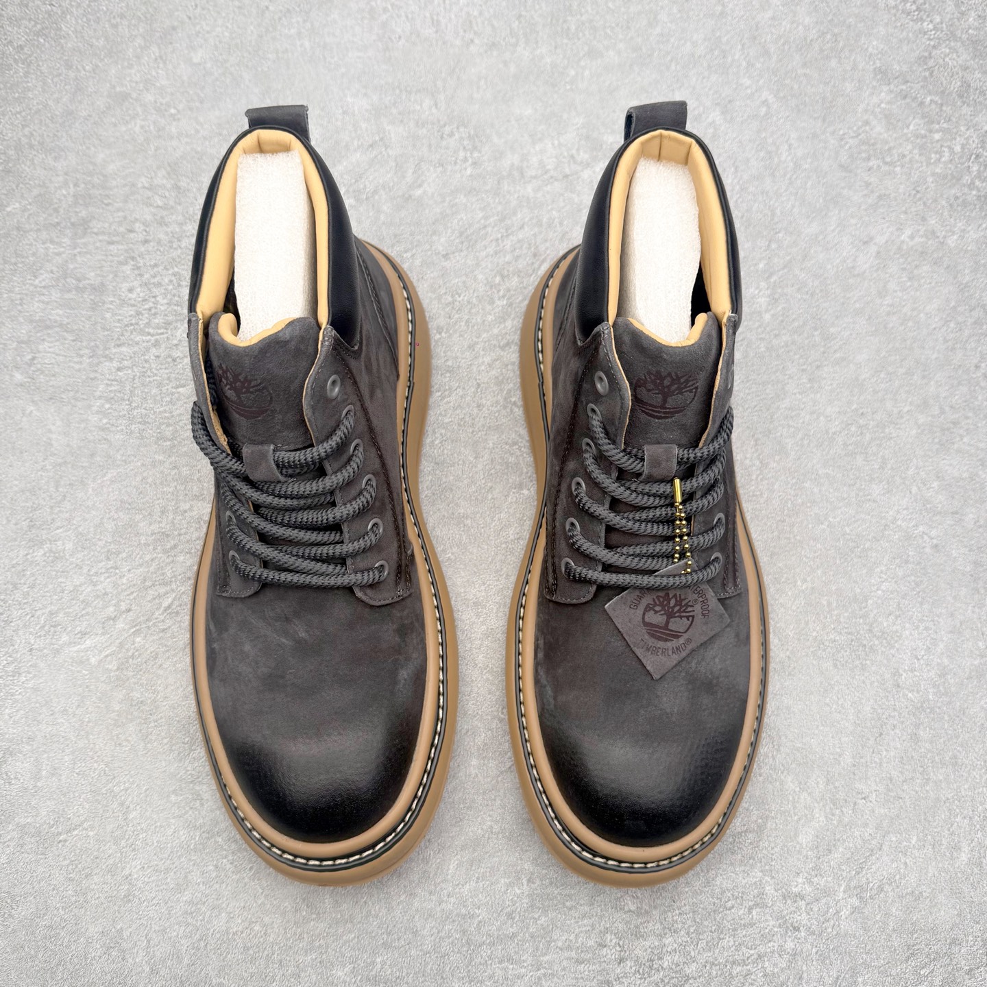 图片[2]-Timberland添柏岚/天伯伦 秋冬新品 秋冬必备户外休闲大黄靴系列#广东大厂品质 原盒原包装 时尚潮流搭配 面料采用意大利🇮🇹顶级磨砂细纹牛皮 轻质大底 搭配防臭防腐真皮乳胶鞋垫 大底到五金都是代工厂原材料制作 同原版固特异永不开胶工艺 好货不杀猪 首单质量严格把控 全网独家首发 品质毋庸置疑 全套官网统一包装 给您完美的穿着体验 质量考究耐穿 型男必备 专治不帅 高品质脚感一流 今年冬季防寒户外专用 日常随意搭配 尺码：38-44（皮鞋码）-选品中心