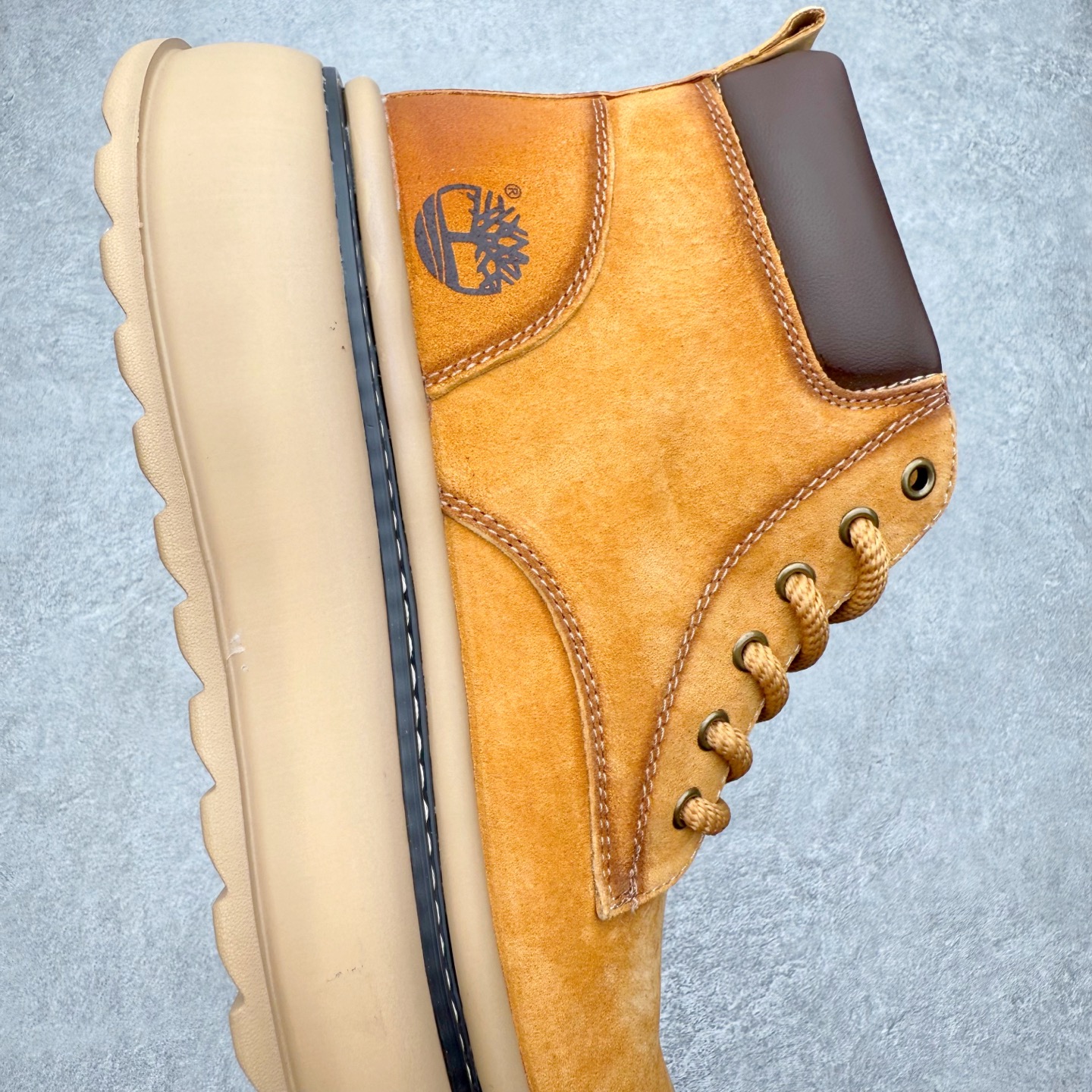 图片[6]-Timberland添柏岚/天伯伦 秋冬新品 秋冬必备户外休闲大黄靴系列#广东大厂品质 原盒原包装 时尚潮流搭配 面料采用意大利🇮🇹顶级磨砂细纹牛皮 轻质大底 搭配防臭防腐真皮乳胶鞋垫 大底到五金都是代工厂原材料制作 同原版固特异永不开胶工艺 好货不杀猪 首单质量严格把控 全网独家首发 品质毋庸置疑 全套官网统一包装 给您完美的穿着体验 质量考究耐穿 型男必备 专治不帅 高品质脚感一流 今年冬季防寒户外专用 日常随意搭配 尺码：38-44（皮鞋码）-选品中心