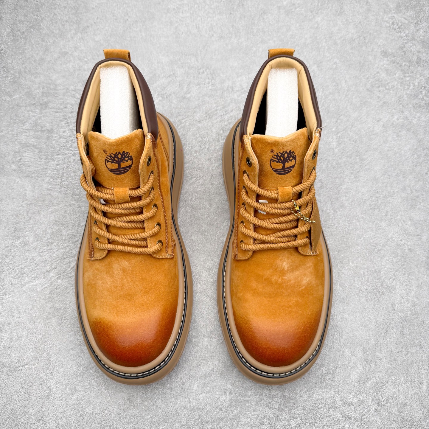 图片[2]-Timberland添柏岚/天伯伦 秋冬新品 秋冬必备户外休闲大黄靴系列#广东大厂品质 原盒原包装 时尚潮流搭配 面料采用意大利🇮🇹顶级磨砂细纹牛皮 轻质大底 搭配防臭防腐真皮乳胶鞋垫 大底到五金都是代工厂原材料制作 同原版固特异永不开胶工艺 好货不杀猪 首单质量严格把控 全网独家首发 品质毋庸置疑 全套官网统一包装 给您完美的穿着体验 质量考究耐穿 型男必备 专治不帅 高品质脚感一流 今年冬季防寒户外专用 日常随意搭配 尺码：38-44（皮鞋码）-选品中心