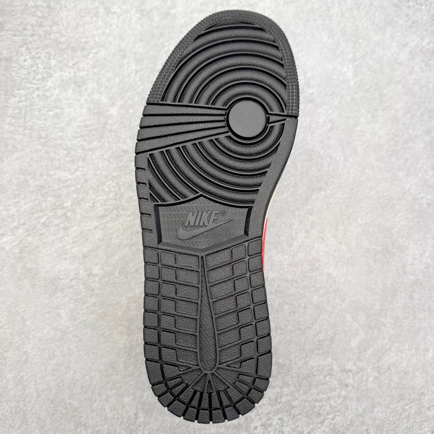 图片[9]-＃K版 Air Jordan AJ1 Low 低帮 DC0774-107 全新流水线出品 DT版本唯一平替选择 市场第二梯队最强版 全部原鞋开发 原楦原纸板开发 全鞋电脑针车 原厂内置全掌气垫 原盒内在原标 唯一Zp原版鞋带绑法 免检产品 全新2022版型 全头层皮料 完美零毛边处理 原厂配置全掌气垫 价格定位良心 几十个配色陆续出货 实拍调校N版已经零色差零失真 百分百还原实物色彩所见即所得 不存在货不对板色差等低级问题 选购参考实物拍摄 不混卖不参货 只用心做好货严格选品 承诺混一赔十 尺码：36 36.5 37.5 38 38.5 39 40 40.5 41 42 42.5 43 44 44.5 45-选品中心