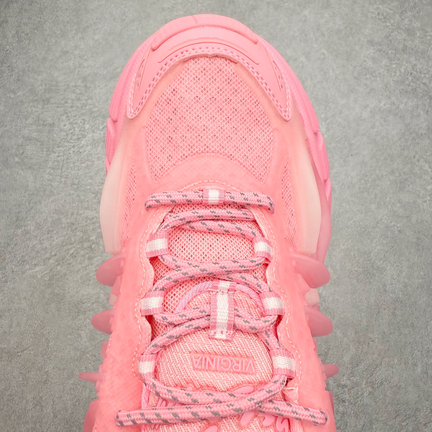 图片[4]-Pharrell x adidas Adistar Jellyfish 低帮水母复古风老爹鞋 Adistar Cushion联名出的这款复古老爹鞋简直是未来科技感十足 以3D风格焕新演绎标志性三条纹 为造型添上点睛之笔 金属质感视觉效果TPU自带哑光反射 非常的细节 最大的亮点无疑是鞋屁股 大块的tpu包裹 让增高的大底不再突兀 更显腿长脚细 尺码：36 36.5 37 38 38.5 39 40 40.5 41 42 42.5 43 44 44.5 45 46 47-选品中心