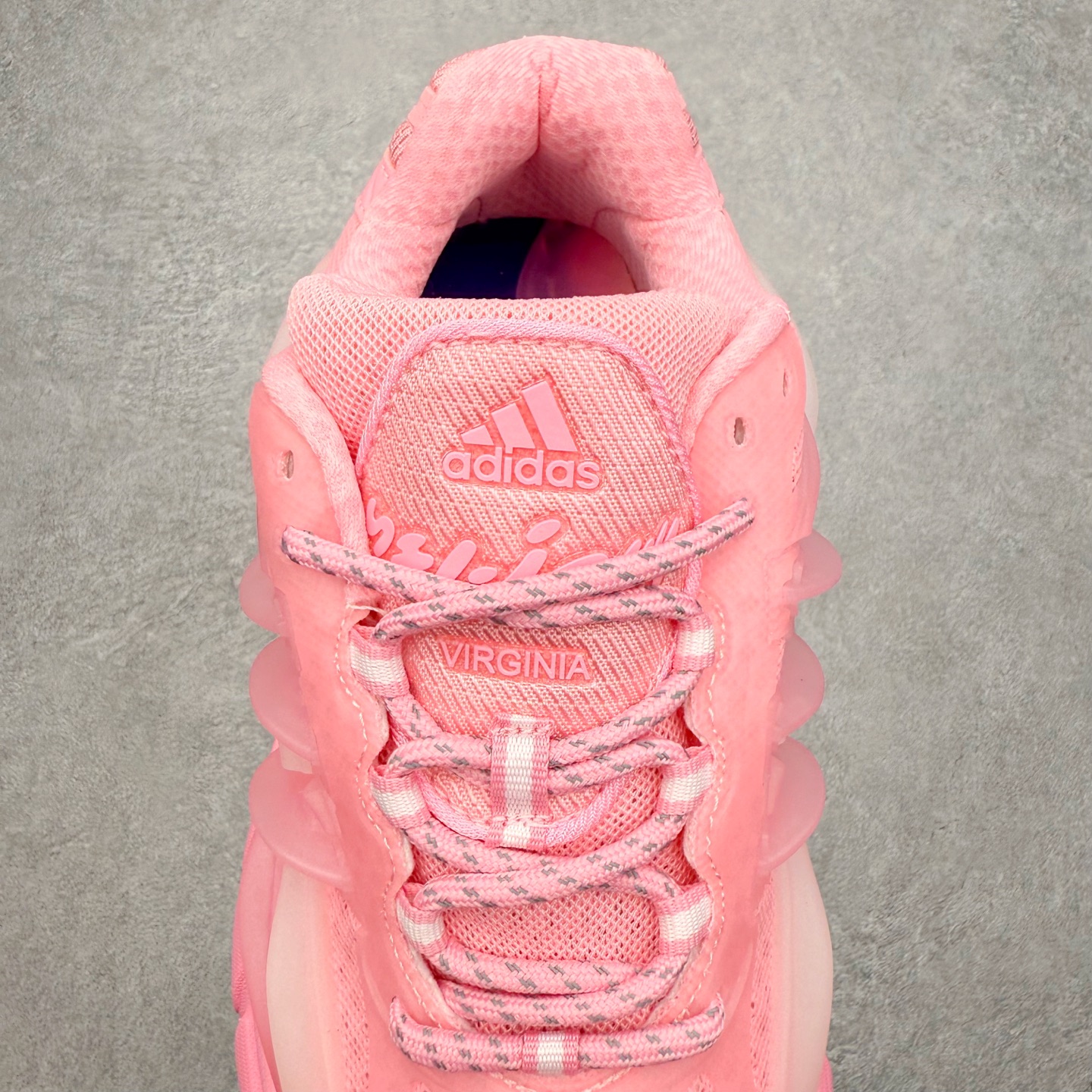 图片[5]-Pharrell x adidas Adistar Jellyfish 低帮水母复古风老爹鞋 Adistar Cushion联名出的这款复古老爹鞋简直是未来科技感十足 以3D风格焕新演绎标志性三条纹 为造型添上点睛之笔 金属质感视觉效果TPU自带哑光反射 非常的细节 最大的亮点无疑是鞋屁股 大块的tpu包裹 让增高的大底不再突兀 更显腿长脚细 尺码：36 36.5 37 38 38.5 39 40 40.5 41 42 42.5 43 44 44.5 45 46 47-选品中心