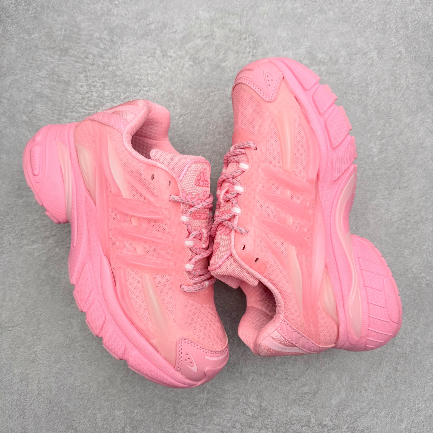 图片[3]-Pharrell x adidas Adistar Jellyfish 低帮水母复古风老爹鞋 Adistar Cushion联名出的这款复古老爹鞋简直是未来科技感十足 以3D风格焕新演绎标志性三条纹 为造型添上点睛之笔 金属质感视觉效果TPU自带哑光反射 非常的细节 最大的亮点无疑是鞋屁股 大块的tpu包裹 让增高的大底不再突兀 更显腿长脚细 尺码：36 36.5 37 38 38.5 39 40 40.5 41 42 42.5 43 44 44.5 45 46 47-选品中心