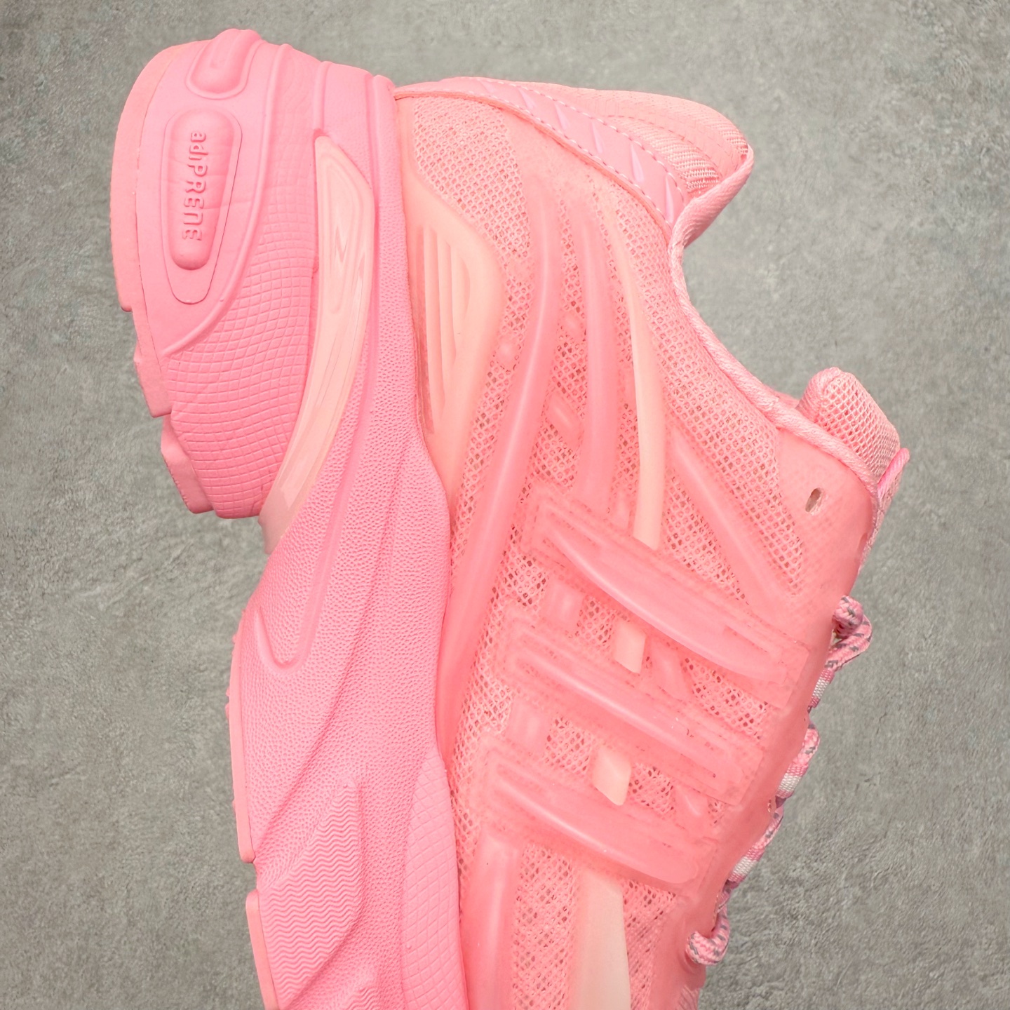 图片[6]-Pharrell x adidas Adistar Jellyfish 低帮水母复古风老爹鞋 Adistar Cushion联名出的这款复古老爹鞋简直是未来科技感十足 以3D风格焕新演绎标志性三条纹 为造型添上点睛之笔 金属质感视觉效果TPU自带哑光反射 非常的细节 最大的亮点无疑是鞋屁股 大块的tpu包裹 让增高的大底不再突兀 更显腿长脚细 尺码：36 36.5 37 38 38.5 39 40 40.5 41 42 42.5 43 44 44.5 45 46 47-选品中心