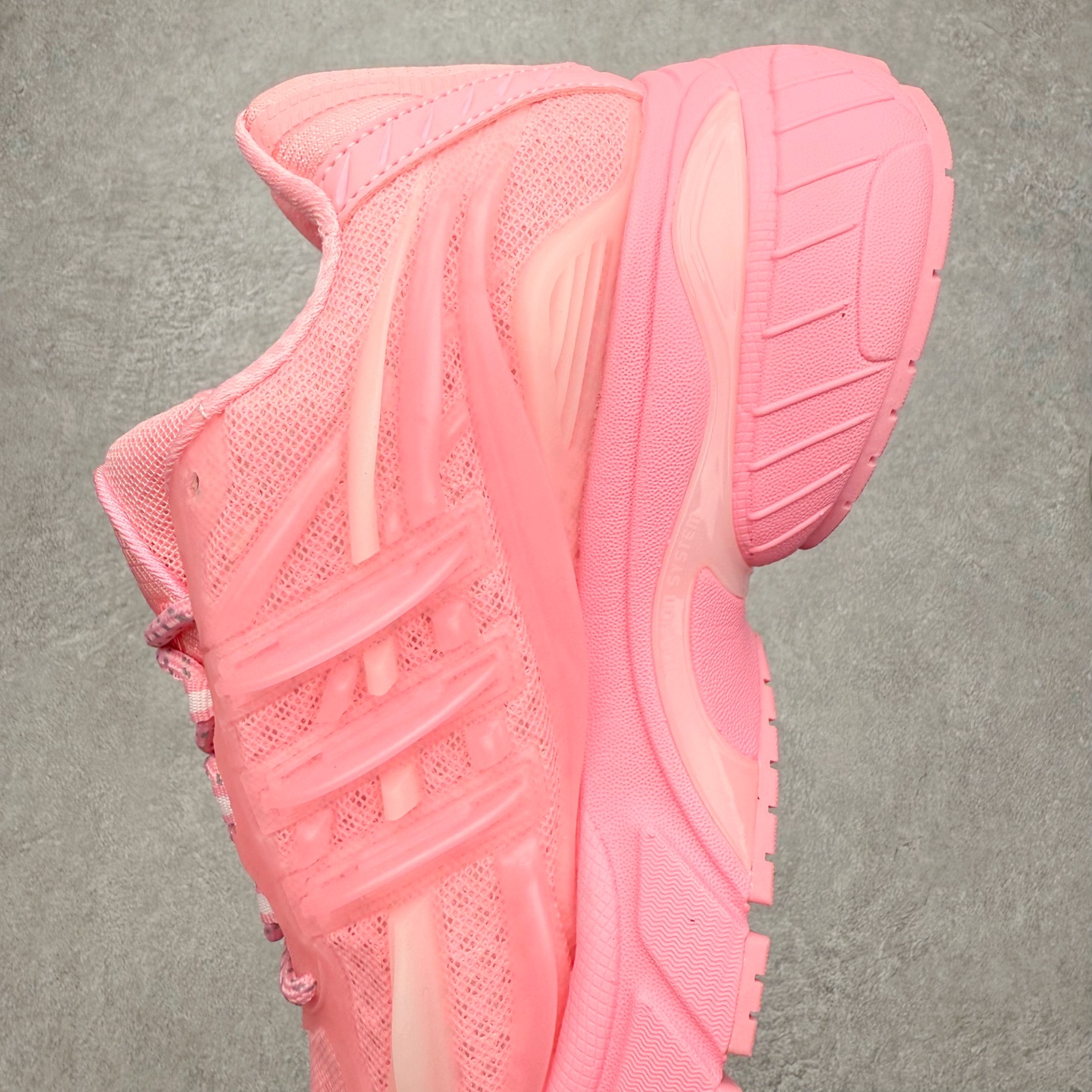 图片[7]-Pharrell x adidas Adistar Jellyfish 低帮水母复古风老爹鞋 Adistar Cushion联名出的这款复古老爹鞋简直是未来科技感十足 以3D风格焕新演绎标志性三条纹 为造型添上点睛之笔 金属质感视觉效果TPU自带哑光反射 非常的细节 最大的亮点无疑是鞋屁股 大块的tpu包裹 让增高的大底不再突兀 更显腿长脚细 尺码：36 36.5 37 38 38.5 39 40 40.5 41 42 42.5 43 44 44.5 45 46 47-选品中心