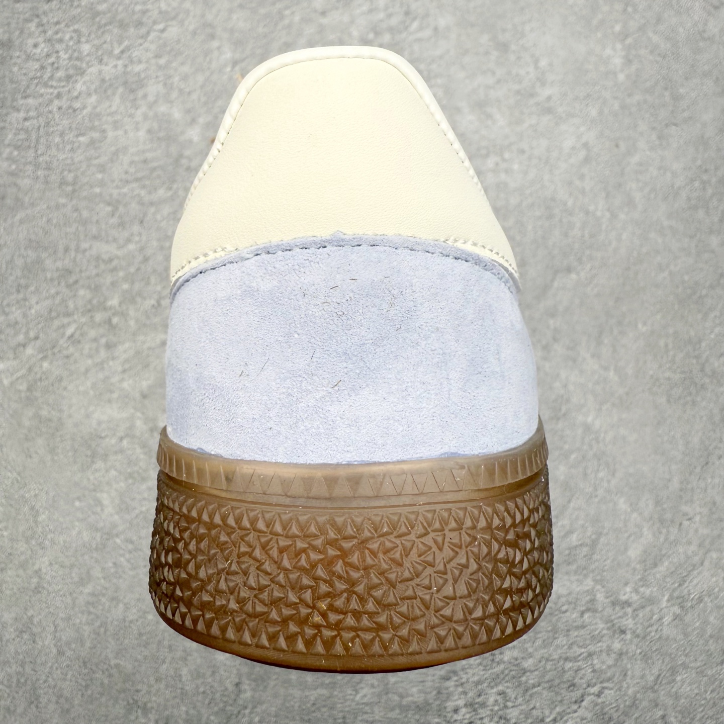 图片[8]-AD Originals Handball SPZL 手球运动员系列百搭休闲运动板鞋 KJ5933 这款来自阿迪达斯的这款HANDBALL SPZL前身是一双手球运动鞋，这一次拿来复刻，所以鞋面的主要色彩选用了黑色， 鞋面外侧除了Spezial字母之外还有三叶草标志。Handball SPZL作为复古手球训练鞋与作为室内足球鞋的Samba有着异曲同工之处，但是质感更为出众的鞋身以及丰富的配色选择比起Samba来讲可以说是更胜一筹了！尺码：36 36⅔ 37⅓ 38 38⅔ 39⅓ 40 40⅔ 41⅓ 42 42⅔ 43⅓ 44 45-选品中心