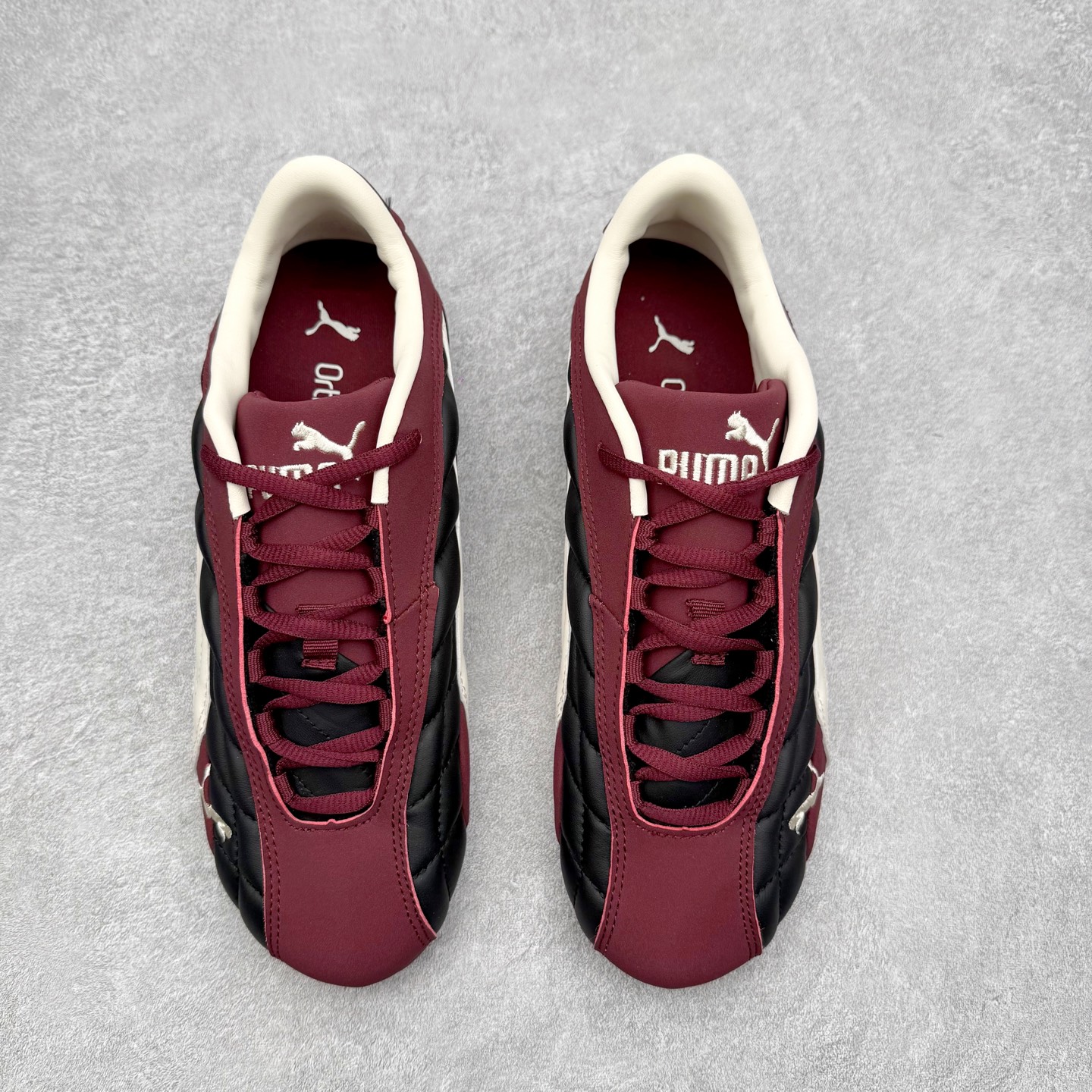 图片[2]-＃TG特价福利 PUMA Speedca OG 彪马极速赛车系列低帮德训风拼接复古百搭休闲运动赛车鞋 鞋款从80、90年代赛车手所穿的防火赛车鞋为原型，鞋身线条模仿了赛车的流线廓形，体现了空气动力学原理的结构。简约流畅的外观，恰好又和贯穿其中的Formstrip Logo融合恰到好处，视觉上细节丰富且协调。本次Speedcat OG鞋款归来，最大看点自然式保留了窄版鞋型以及薄底构造。这两年各品牌鞋底越做越厚，Speedcat反其道而行之，上脚几乎无鞋底的效果带来耳目一新的视觉体验。鞋面依旧是以质感细腻的麂皮材质打造，并且大面积近乎全包裹的使用，复古味道也愈发浓烈。配色上更是将最原始的黑色和红色带回，向F1赛车队的标志性队服致敬。相信让各位一眼种草的更多是出挑的大红色，上脚即可瞬间点亮整体造型，在以球鞋为核心的OOTD中脱颖而出。而另一款黑色则是低调的万金油，彰显新潮个性的同时又不喧宾夺主，也是热爱简约系穿搭朋友的首选。 尺码：35.5 36 37 37.5 38 38.5 39 40 40.5 41 42 42.5 43 44 44.5 45-选品中心