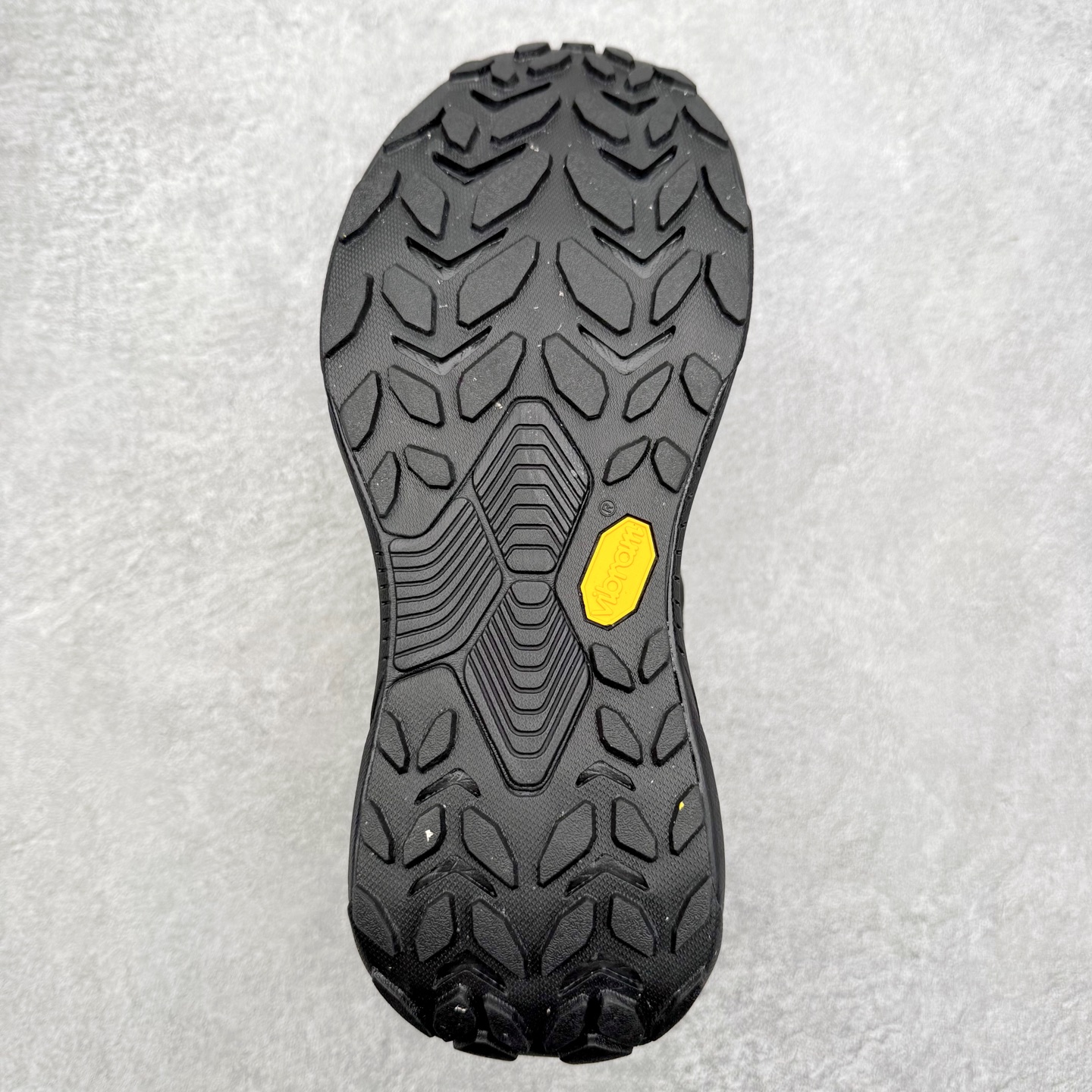 图片[9]-HOKA ONE ONE PROJECT TRANSPORT 舒适百搭防滑耐磨低帮生活休闲鞋 男女同款 HOKA ONE ONE是来自美国的跑步鞋知名品牌，创立于2009年，始终致力于为所有跑者提供更新、更好的跑步装备。相比常规跑鞋，HOKA ONE ONE特别研发使用性能独特的几何形跑鞋中底，此种鞋底更厚、更高、回弹性也更好，除了卓越的缓冲性能，它还能內各种阶段的跑者带来更具动感、更加稳定的跑步体验。HOKAONE ONE从设计之初就清楚意识到，要保证跑者步幅的均匀一致，双脚自然而然的运动至关重要。尺码：36 36.5 37.5 38 38.5 39 40 40.5 41 42 42.5 43 44 44.5 45-选品中心