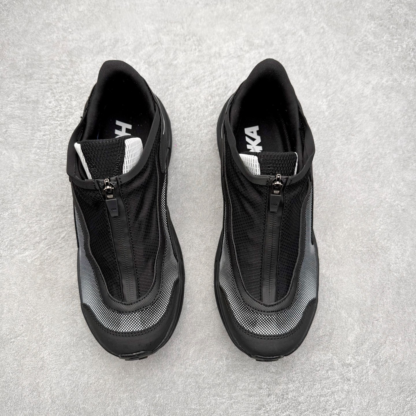 图片[2]-HOKA ONE ONE PROJECT TRANSPORT 舒适百搭防滑耐磨低帮生活休闲鞋 男女同款 HOKA ONE ONE是来自美国的跑步鞋知名品牌，创立于2009年，始终致力于为所有跑者提供更新、更好的跑步装备。相比常规跑鞋，HOKA ONE ONE特别研发使用性能独特的几何形跑鞋中底，此种鞋底更厚、更高、回弹性也更好，除了卓越的缓冲性能，它还能內各种阶段的跑者带来更具动感、更加稳定的跑步体验。HOKAONE ONE从设计之初就清楚意识到，要保证跑者步幅的均匀一致，双脚自然而然的运动至关重要。尺码：36 36.5 37.5 38 38.5 39 40 40.5 41 42 42.5 43 44 44.5 45-选品中心