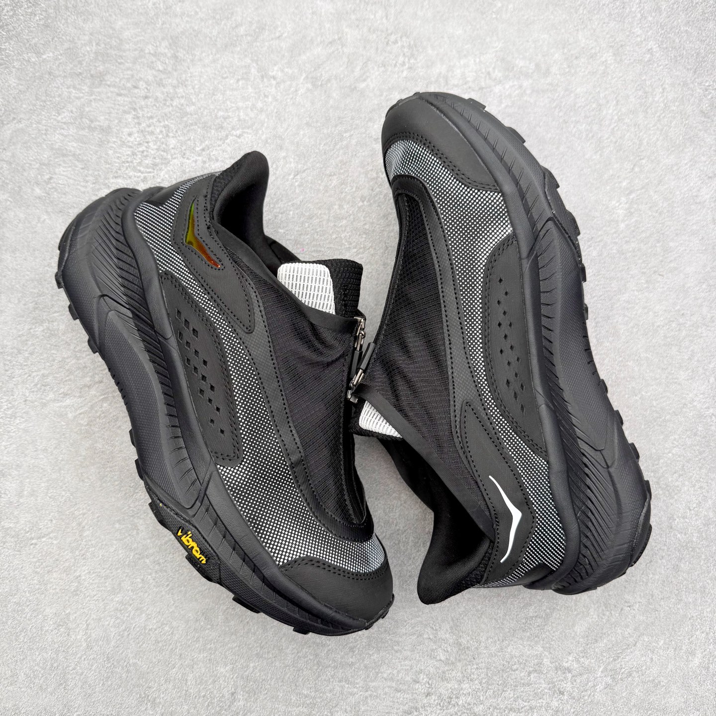 图片[3]-HOKA ONE ONE PROJECT TRANSPORT 舒适百搭防滑耐磨低帮生活休闲鞋 男女同款 HOKA ONE ONE是来自美国的跑步鞋知名品牌，创立于2009年，始终致力于为所有跑者提供更新、更好的跑步装备。相比常规跑鞋，HOKA ONE ONE特别研发使用性能独特的几何形跑鞋中底，此种鞋底更厚、更高、回弹性也更好，除了卓越的缓冲性能，它还能內各种阶段的跑者带来更具动感、更加稳定的跑步体验。HOKAONE ONE从设计之初就清楚意识到，要保证跑者步幅的均匀一致，双脚自然而然的运动至关重要。尺码：36 36.5 37.5 38 38.5 39 40 40.5 41 42 42.5 43 44 44.5 45-选品中心