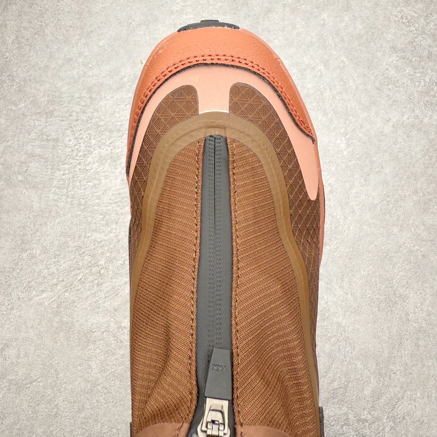 图片[4]-HOKA ONE ONE PROJECT TRANSPORT 舒适百搭防滑耐磨低帮生活休闲鞋 男女同款 HOKA ONE ONE是来自美国的跑步鞋知名品牌，创立于2009年，始终致力于为所有跑者提供更新、更好的跑步装备。相比常规跑鞋，HOKA ONE ONE特别研发使用性能独特的几何形跑鞋中底，此种鞋底更厚、更高、回弹性也更好，除了卓越的缓冲性能，它还能內各种阶段的跑者带来更具动感、更加稳定的跑步体验。HOKAONE ONE从设计之初就清楚意识到，要保证跑者步幅的均匀一致，双脚自然而然的运动至关重要。尺码：36 36.5 37.5 38 38.5 39 40 40.5 41 42 42.5 43 44 44.5 45-选品中心