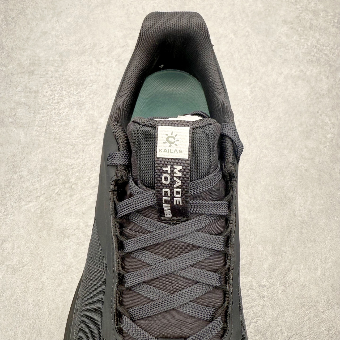 图片[5]-＃K版 KAILAS 凯乐石 界山户外运动舒适时尚防滑透气低帮登山徒步鞋 KAILAS凯乐石品牌是全球三大全系攀登品牌之一，于2003年创立于中国广州，致力于为有攀登梦想的户外运动员及爱好者，研发制造功能性专业装备，满足他们在极限环境下安全舒适的需求，凯乐石专注于科技面料的开发及专业功能设计，产品线覆盖登山、攀岩、徒步、越野跑山、露营、旅行等多项户外运动，通过运动员的测试反馈，不断进化迭代，产品荣获国内外大奖71座，发明专利21个，更突破性的自主研发攀登器械，打造出中国的攀登硬实力。实拍调校N版已经零色差零失真 百分百还原实物色彩所见即所得 不存在货不对板色差等低级问题 选购参考实物拍摄 不混卖不参货 只用心做好货严格选品 承诺混一赔十 尺码：36 36.5 37.5 38 38.5 39 40 40.5 41 42 42.5 43 44 44.5 45-选品中心