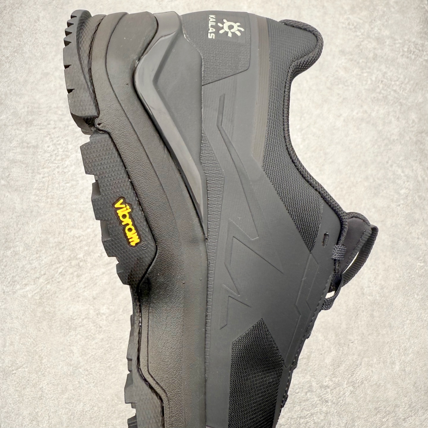 图片[6]-＃K版 KAILAS 凯乐石 界山户外运动舒适时尚防滑透气低帮登山徒步鞋 KAILAS凯乐石品牌是全球三大全系攀登品牌之一，于2003年创立于中国广州，致力于为有攀登梦想的户外运动员及爱好者，研发制造功能性专业装备，满足他们在极限环境下安全舒适的需求，凯乐石专注于科技面料的开发及专业功能设计，产品线覆盖登山、攀岩、徒步、越野跑山、露营、旅行等多项户外运动，通过运动员的测试反馈，不断进化迭代，产品荣获国内外大奖71座，发明专利21个，更突破性的自主研发攀登器械，打造出中国的攀登硬实力。实拍调校N版已经零色差零失真 百分百还原实物色彩所见即所得 不存在货不对板色差等低级问题 选购参考实物拍摄 不混卖不参货 只用心做好货严格选品 承诺混一赔十 尺码：36 36.5 37.5 38 38.5 39 40 40.5 41 42 42.5 43 44 44.5 45-选品中心