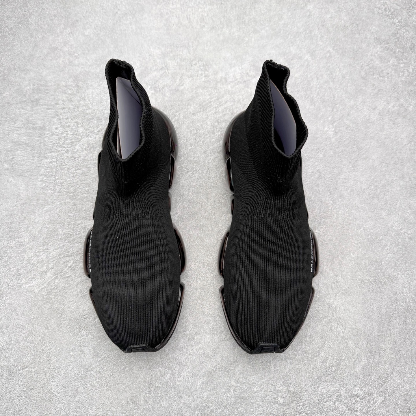 图片[2]-Balenciaga巴黎世家 Speed 2.0 LT 运动舒适 高帮生活休闲鞋 20S秋冬新品首发纯原版本 Logo 永不掉字 右脚鞋头内置NFC热熔内标 # MD多层组合大底 360°柔韧扭曲 上脚极致舒适 全新的动感设计理念 诠释了这款皇帝一脚蹬懒人鞋的主导地位！尺码：35/45-选品中心