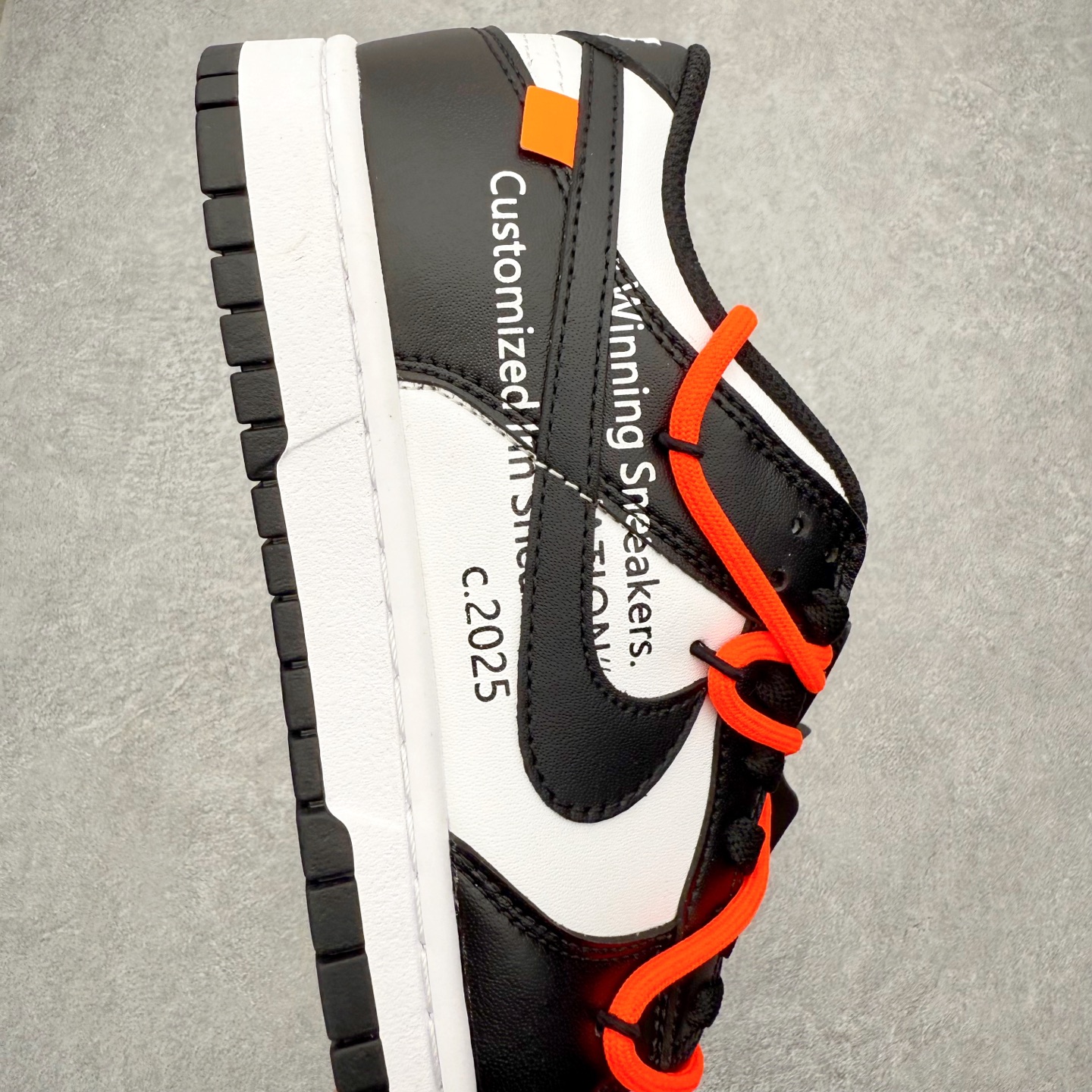 图片[6]-NK Dunk Low DD1391-100 定制系列天花板 无原鞋不开发 全系列得物原鞋一比一校对开发 配色持续更新中 终端对接 优势输出 全套原厂楦头原纸板数据档案倾力打造 原汁原味莞产 极致还原 圈内最强针车工艺 高端零售指定版 广东原厂配套原盒原标 鞋盒分三个尺码段 原厂冲刀 超高清洁度 全鞋零毛边皮料切割 采用原厂百宏鞋带以及原厂百宏织唛舌标 内标可供原厂几率过验 进口原装条纹中底布 四线拉帮白色点胶 原厂拉帮手法遵循公司 原厂电绣 极致还原 尺码：36 36.5 37.5 38 38.5 39 40 40.5 41 42 42.5 43 44 44.5 45 46-选品中心