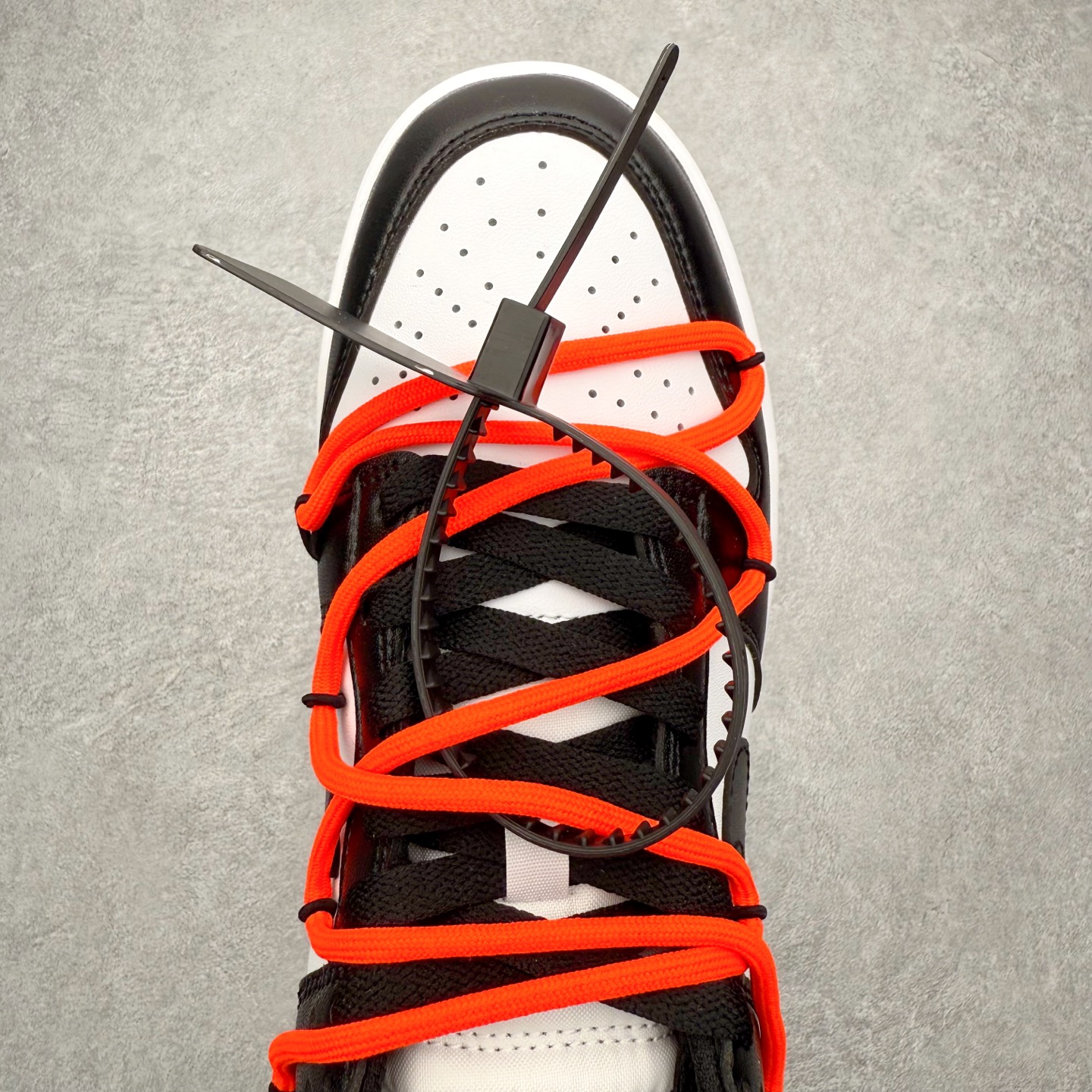 图片[4]-NK Dunk Low DD1391-100 定制系列天花板 无原鞋不开发 全系列得物原鞋一比一校对开发 配色持续更新中 终端对接 优势输出 全套原厂楦头原纸板数据档案倾力打造 原汁原味莞产 极致还原 圈内最强针车工艺 高端零售指定版 广东原厂配套原盒原标 鞋盒分三个尺码段 原厂冲刀 超高清洁度 全鞋零毛边皮料切割 采用原厂百宏鞋带以及原厂百宏织唛舌标 内标可供原厂几率过验 进口原装条纹中底布 四线拉帮白色点胶 原厂拉帮手法遵循公司 原厂电绣 极致还原 尺码：36 36.5 37.5 38 38.5 39 40 40.5 41 42 42.5 43 44 44.5 45 46-选品中心