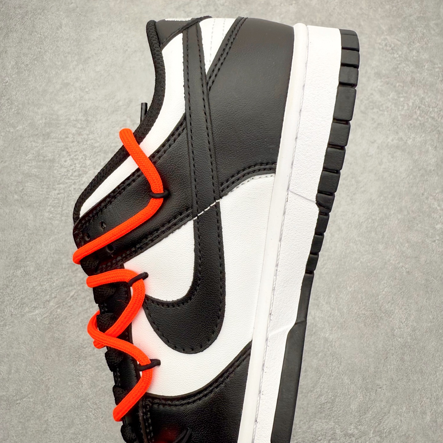 图片[7]-NK Dunk Low DD1391-100 定制系列天花板 无原鞋不开发 全系列得物原鞋一比一校对开发 配色持续更新中 终端对接 优势输出 全套原厂楦头原纸板数据档案倾力打造 原汁原味莞产 极致还原 圈内最强针车工艺 高端零售指定版 广东原厂配套原盒原标 鞋盒分三个尺码段 原厂冲刀 超高清洁度 全鞋零毛边皮料切割 采用原厂百宏鞋带以及原厂百宏织唛舌标 内标可供原厂几率过验 进口原装条纹中底布 四线拉帮白色点胶 原厂拉帮手法遵循公司 原厂电绣 极致还原 尺码：36 36.5 37.5 38 38.5 39 40 40.5 41 42 42.5 43 44 44.5 45 46-选品中心