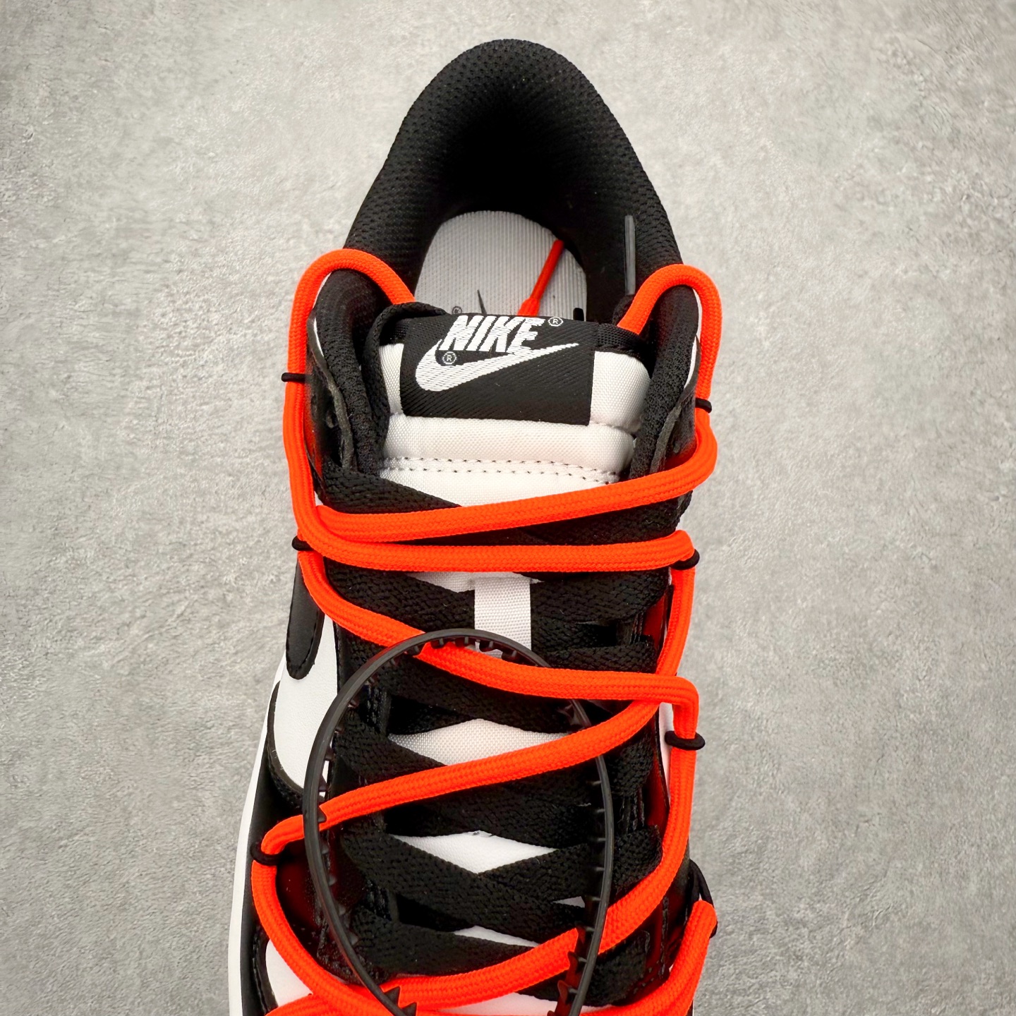 图片[5]-NK Dunk Low DD1391-100 定制系列天花板 无原鞋不开发 全系列得物原鞋一比一校对开发 配色持续更新中 终端对接 优势输出 全套原厂楦头原纸板数据档案倾力打造 原汁原味莞产 极致还原 圈内最强针车工艺 高端零售指定版 广东原厂配套原盒原标 鞋盒分三个尺码段 原厂冲刀 超高清洁度 全鞋零毛边皮料切割 采用原厂百宏鞋带以及原厂百宏织唛舌标 内标可供原厂几率过验 进口原装条纹中底布 四线拉帮白色点胶 原厂拉帮手法遵循公司 原厂电绣 极致还原 尺码：36 36.5 37.5 38 38.5 39 40 40.5 41 42 42.5 43 44 44.5 45 46-选品中心