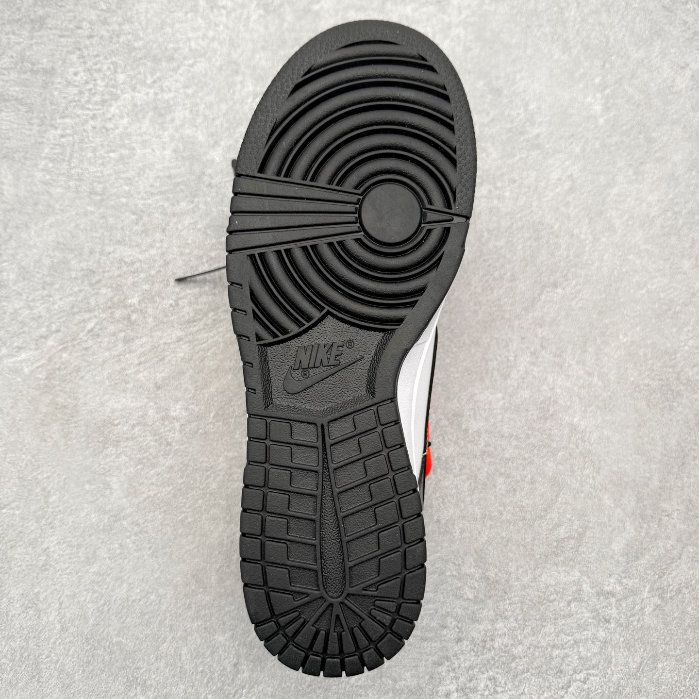 图片[9]-NK Dunk Low DD1391-100 定制系列天花板 无原鞋不开发 全系列得物原鞋一比一校对开发 配色持续更新中 终端对接 优势输出 全套原厂楦头原纸板数据档案倾力打造 原汁原味莞产 极致还原 圈内最强针车工艺 高端零售指定版 广东原厂配套原盒原标 鞋盒分三个尺码段 原厂冲刀 超高清洁度 全鞋零毛边皮料切割 采用原厂百宏鞋带以及原厂百宏织唛舌标 内标可供原厂几率过验 进口原装条纹中底布 四线拉帮白色点胶 原厂拉帮手法遵循公司 原厂电绣 极致还原 尺码：36 36.5 37.5 38 38.5 39 40 40.5 41 42 42.5 43 44 44.5 45 46-选品中心