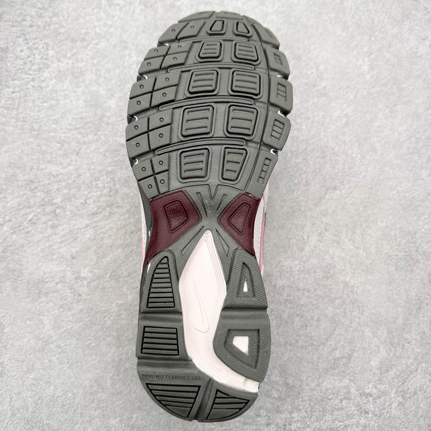 图片[9]-NK Initiator 创始者系列复古老爹鞋运动舒适复古网布合成革减震防滑耐磨低帮休闲跑步鞋 Ins爆火全新韩系古着风 回味经典 采用透气网眼鞋面和支撑覆盖层 自然运动设计的Phlyon中底用于缓冲 BRS 1000碳橡胶外底具有轻质柔韧性 牵引力和耐用性 尺码：36 36.5 37.5 38 38.5 39 40 40.5 41 42 42.5 43 44 45-选品中心