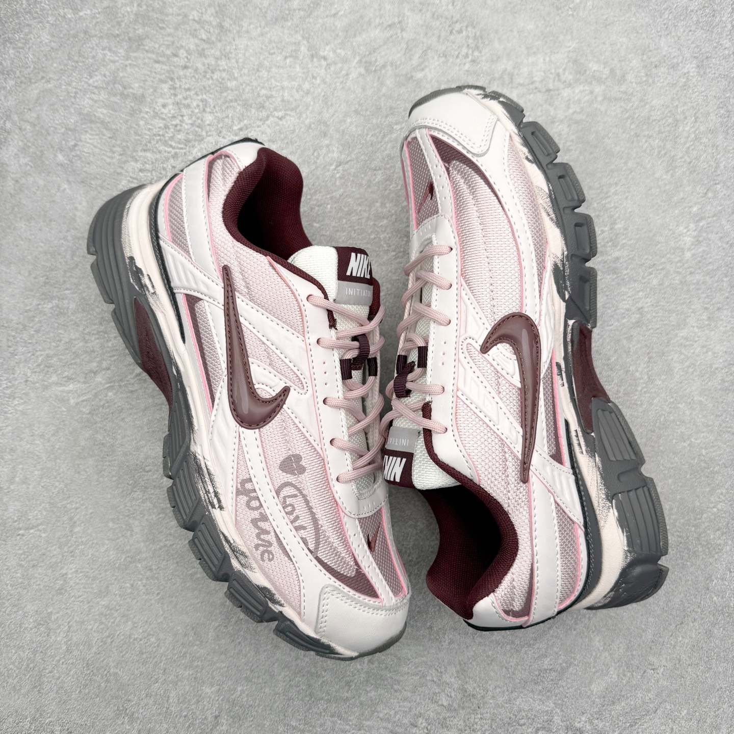 图片[3]-NK Initiator 创始者系列复古老爹鞋运动舒适复古网布合成革减震防滑耐磨低帮休闲跑步鞋 Ins爆火全新韩系古着风 回味经典 采用透气网眼鞋面和支撑覆盖层 自然运动设计的Phlyon中底用于缓冲 BRS 1000碳橡胶外底具有轻质柔韧性 牵引力和耐用性 尺码：36 36.5 37.5 38 38.5 39 40 40.5 41 42 42.5 43 44 45-选品中心