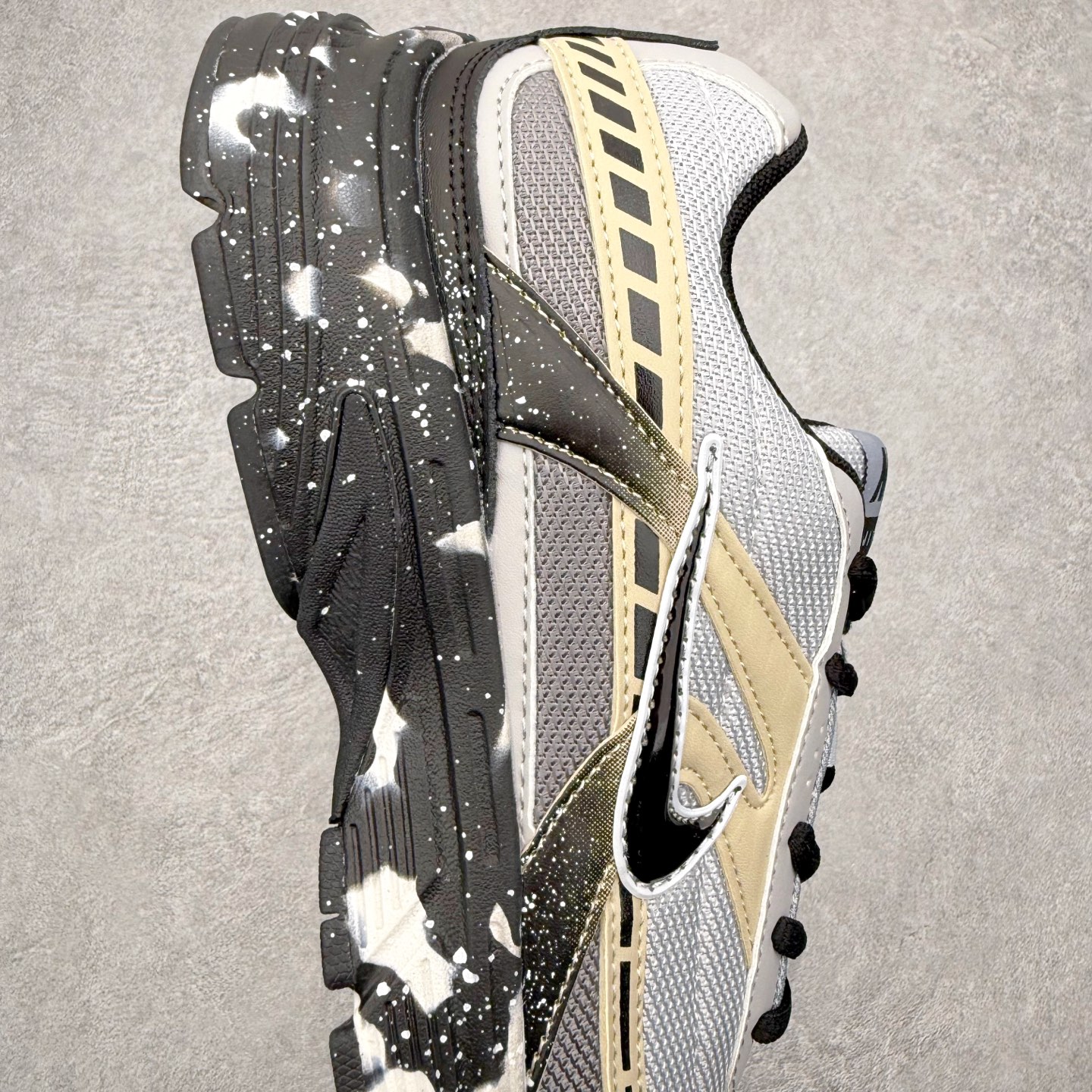 图片[6]-NK Initiator 创始者系列复古老爹鞋运动舒适复古网布合成革减震防滑耐磨低帮休闲跑步鞋 Ins爆火全新韩系古着风 回味经典 采用透气网眼鞋面和支撑覆盖层 自然运动设计的Phlyon中底用于缓冲 BRS 1000碳橡胶外底具有轻质柔韧性 牵引力和耐用性 尺码：36 36.5 37.5 38 38.5 39 40 40.5 41 42 42.5 43 44 45-选品中心