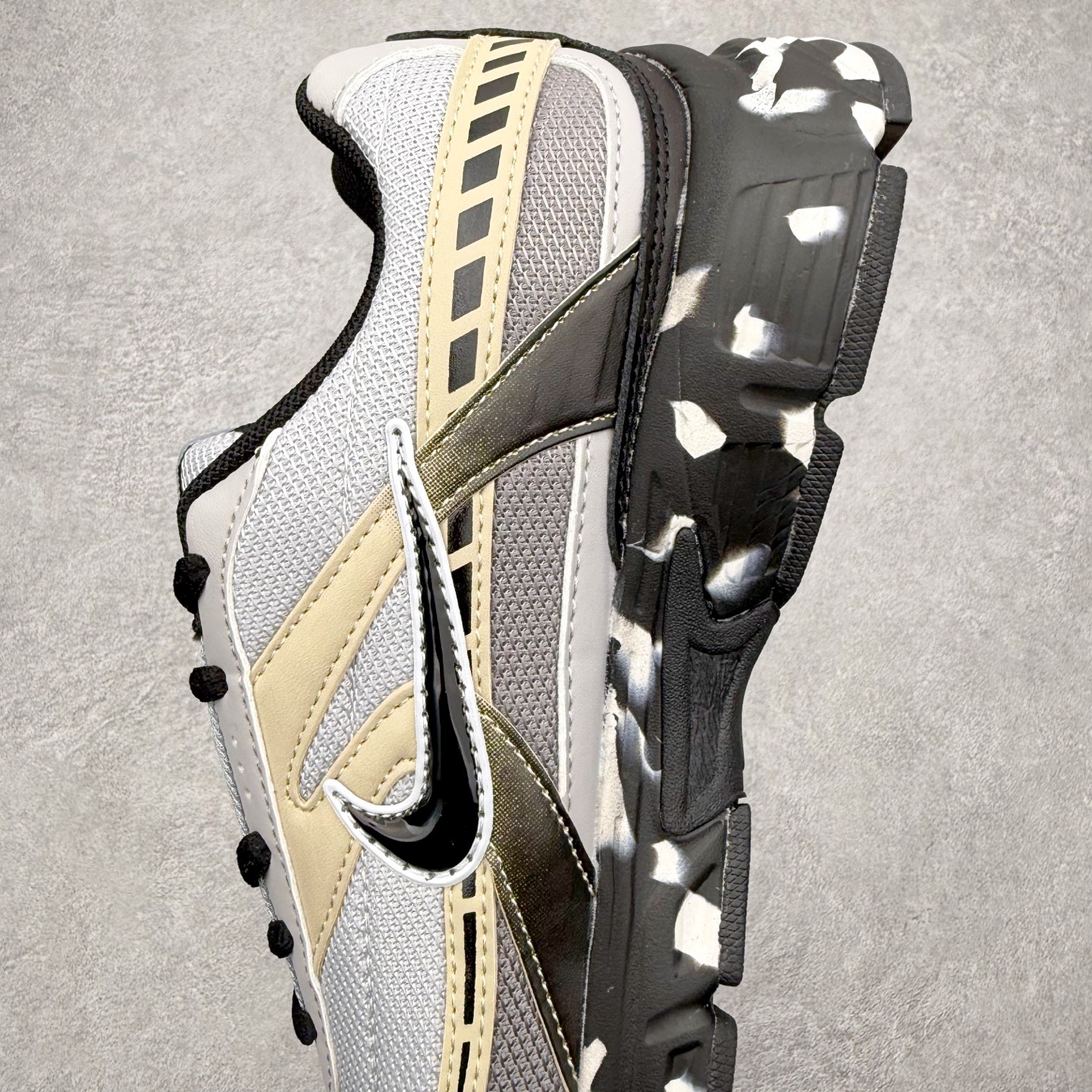 图片[7]-NK Initiator 创始者系列复古老爹鞋运动舒适复古网布合成革减震防滑耐磨低帮休闲跑步鞋 Ins爆火全新韩系古着风 回味经典 采用透气网眼鞋面和支撑覆盖层 自然运动设计的Phlyon中底用于缓冲 BRS 1000碳橡胶外底具有轻质柔韧性 牵引力和耐用性 尺码：36 36.5 37.5 38 38.5 39 40 40.5 41 42 42.5 43 44 45-选品中心