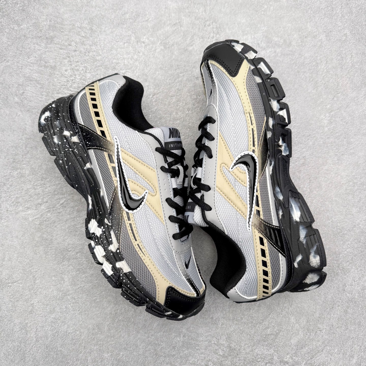 图片[3]-NK Initiator 创始者系列复古老爹鞋运动舒适复古网布合成革减震防滑耐磨低帮休闲跑步鞋 Ins爆火全新韩系古着风 回味经典 采用透气网眼鞋面和支撑覆盖层 自然运动设计的Phlyon中底用于缓冲 BRS 1000碳橡胶外底具有轻质柔韧性 牵引力和耐用性 尺码：36 36.5 37.5 38 38.5 39 40 40.5 41 42 42.5 43 44 45-选品中心