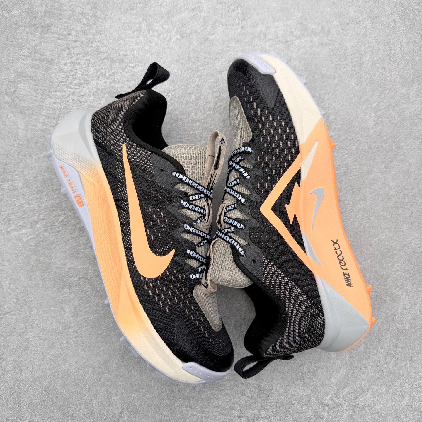 图片[3]-NK Wildhorse 10 时尚舒适防滑透气轻便 低帮跑步鞋 全面革新给我们留下了复杂的感受。我们非常喜欢升级后的做工和舒适的 ReactX 中底，但我们认为过重的重量、上涨的价格以及易碎的鞋面削弱了它的吸引力。根据我们的经验，它在轻松的越野跑和长距离跑中表现最佳，但它不再像之前的版本那样，带来灵活、有趣的体验。实拍调校N版已经零色差零失真 百分百还原实物色彩所见即所得 不存在货不对板色差等低级问题 选购参考实物拍摄 不混卖不参货 只用心做好货严格选品 承诺混一赔十 尺码：36 36.5 37.5 38 38.5 39 40 40.5 41 42 42.5 43 44 44.5 45-选品中心