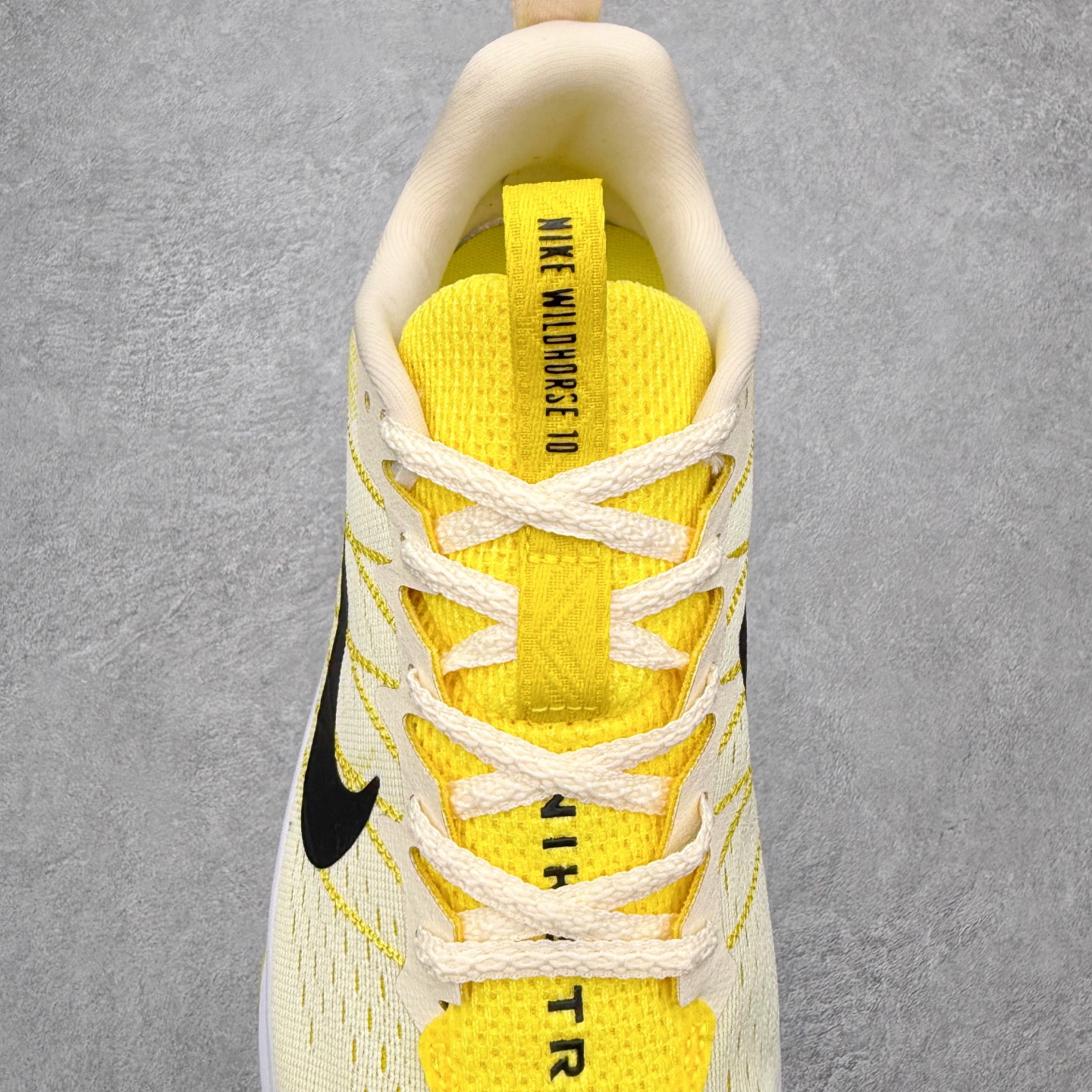 图片[5]-NK Wildhorse 10 时尚舒适防滑透气轻便 低帮跑步鞋 全面革新给我们留下了复杂的感受。我们非常喜欢升级后的做工和舒适的 ReactX 中底，但我们认为过重的重量、上涨的价格以及易碎的鞋面削弱了它的吸引力。根据我们的经验，它在轻松的越野跑和长距离跑中表现最佳，但它不再像之前的版本那样，带来灵活、有趣的体验。实拍调校N版已经零色差零失真 百分百还原实物色彩所见即所得 不存在货不对板色差等低级问题 选购参考实物拍摄 不混卖不参货 只用心做好货严格选品 承诺混一赔十 尺码：36 36.5 37.5 38 38.5 39 40 40.5 41 42 42.5 43 44 44.5 45-选品中心