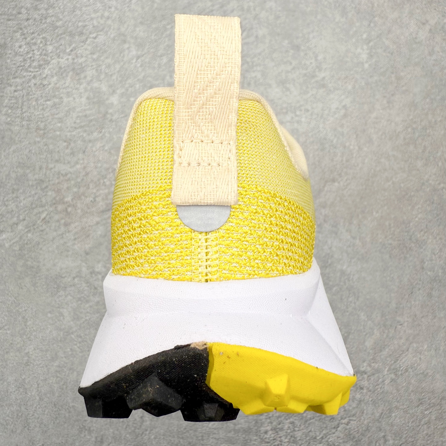 图片[8]-NK Wildhorse 10 时尚舒适防滑透气轻便 低帮跑步鞋 全面革新给我们留下了复杂的感受。我们非常喜欢升级后的做工和舒适的 ReactX 中底，但我们认为过重的重量、上涨的价格以及易碎的鞋面削弱了它的吸引力。根据我们的经验，它在轻松的越野跑和长距离跑中表现最佳，但它不再像之前的版本那样，带来灵活、有趣的体验。实拍调校N版已经零色差零失真 百分百还原实物色彩所见即所得 不存在货不对板色差等低级问题 选购参考实物拍摄 不混卖不参货 只用心做好货严格选品 承诺混一赔十 尺码：36 36.5 37.5 38 38.5 39 40 40.5 41 42 42.5 43 44 44.5 45-选品中心