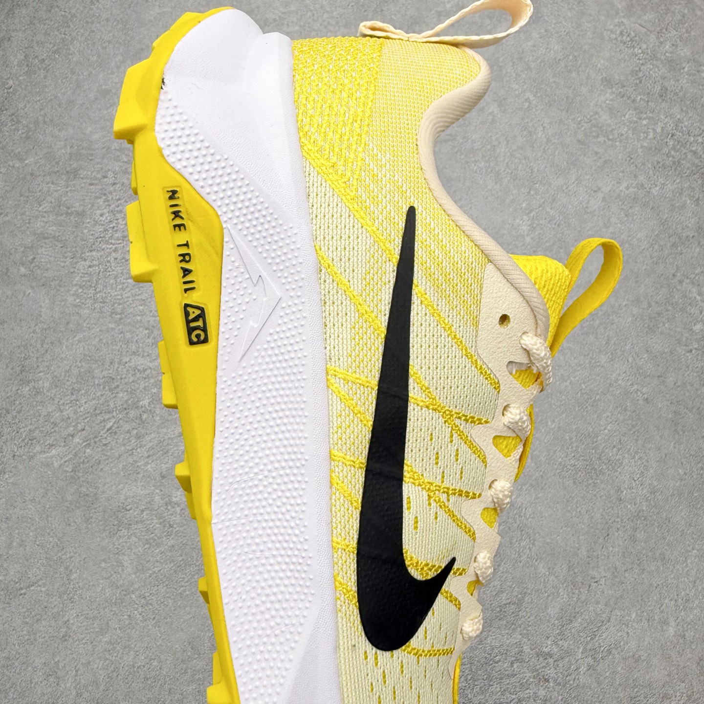 图片[6]-NK Wildhorse 10 时尚舒适防滑透气轻便 低帮跑步鞋 全面革新给我们留下了复杂的感受。我们非常喜欢升级后的做工和舒适的 ReactX 中底，但我们认为过重的重量、上涨的价格以及易碎的鞋面削弱了它的吸引力。根据我们的经验，它在轻松的越野跑和长距离跑中表现最佳，但它不再像之前的版本那样，带来灵活、有趣的体验。实拍调校N版已经零色差零失真 百分百还原实物色彩所见即所得 不存在货不对板色差等低级问题 选购参考实物拍摄 不混卖不参货 只用心做好货严格选品 承诺混一赔十 尺码：36 36.5 37.5 38 38.5 39 40 40.5 41 42 42.5 43 44 44.5 45-选品中心