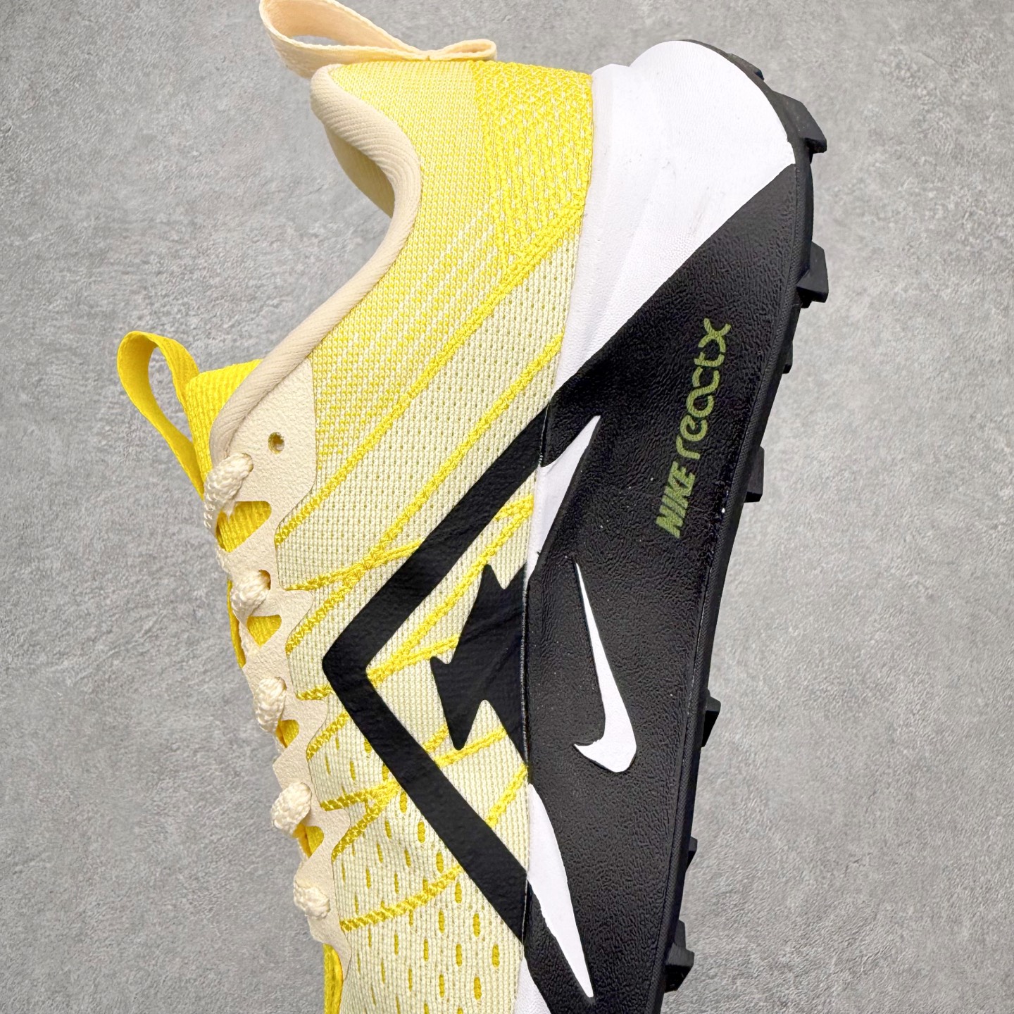 图片[7]-NK Wildhorse 10 时尚舒适防滑透气轻便 低帮跑步鞋 全面革新给我们留下了复杂的感受。我们非常喜欢升级后的做工和舒适的 ReactX 中底，但我们认为过重的重量、上涨的价格以及易碎的鞋面削弱了它的吸引力。根据我们的经验，它在轻松的越野跑和长距离跑中表现最佳，但它不再像之前的版本那样，带来灵活、有趣的体验。实拍调校N版已经零色差零失真 百分百还原实物色彩所见即所得 不存在货不对板色差等低级问题 选购参考实物拍摄 不混卖不参货 只用心做好货严格选品 承诺混一赔十 尺码：36 36.5 37.5 38 38.5 39 40 40.5 41 42 42.5 43 44 44.5 45-选品中心