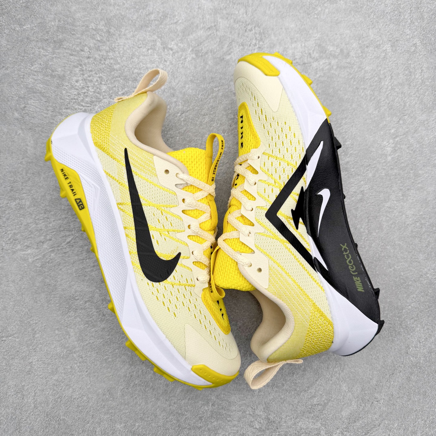 图片[3]-NK Wildhorse 10 时尚舒适防滑透气轻便 低帮跑步鞋 全面革新给我们留下了复杂的感受。我们非常喜欢升级后的做工和舒适的 ReactX 中底，但我们认为过重的重量、上涨的价格以及易碎的鞋面削弱了它的吸引力。根据我们的经验，它在轻松的越野跑和长距离跑中表现最佳，但它不再像之前的版本那样，带来灵活、有趣的体验。实拍调校N版已经零色差零失真 百分百还原实物色彩所见即所得 不存在货不对板色差等低级问题 选购参考实物拍摄 不混卖不参货 只用心做好货严格选品 承诺混一赔十 尺码：36 36.5 37.5 38 38.5 39 40 40.5 41 42 42.5 43 44 44.5 45-选品中心