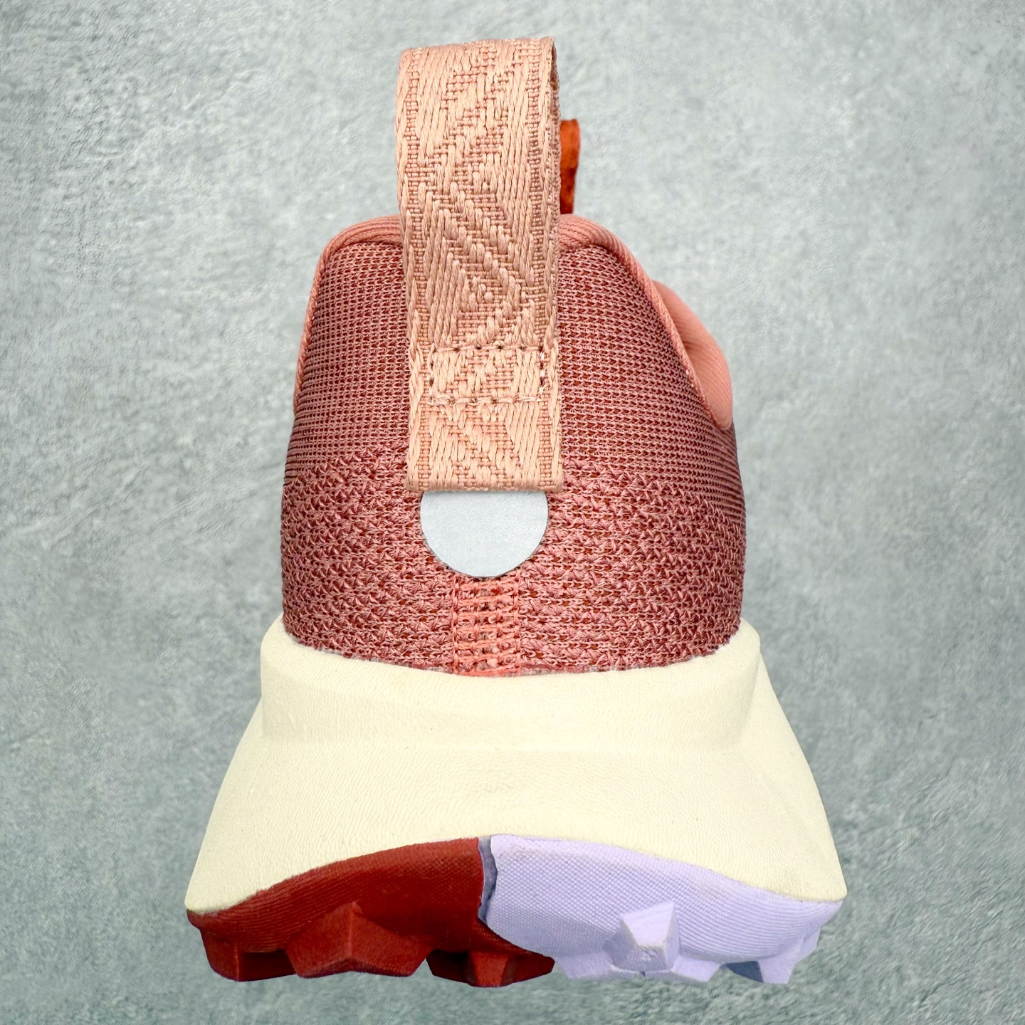 图片[8]-NK Wildhorse 10 时尚舒适防滑透气轻便 低帮跑步鞋 全面革新给我们留下了复杂的感受。我们非常喜欢升级后的做工和舒适的 ReactX 中底，但我们认为过重的重量、上涨的价格以及易碎的鞋面削弱了它的吸引力。根据我们的经验，它在轻松的越野跑和长距离跑中表现最佳，但它不再像之前的版本那样，带来灵活、有趣的体验。实拍调校N版已经零色差零失真 百分百还原实物色彩所见即所得 不存在货不对板色差等低级问题 选购参考实物拍摄 不混卖不参货 只用心做好货严格选品 承诺混一赔十 尺码：36 36.5 37.5 38 38.5 39 40 40.5 41 42 42.5 43 44 44.5 45-选品中心