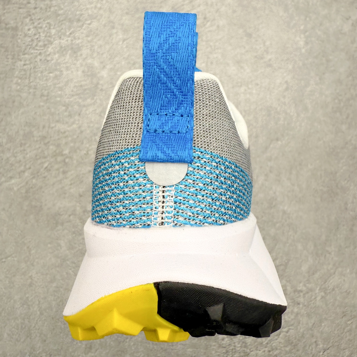 图片[8]-NK Wildhorse 10 时尚舒适防滑透气轻便 低帮跑步鞋 全面革新给我们留下了复杂的感受。我们非常喜欢升级后的做工和舒适的 ReactX 中底，但我们认为过重的重量、上涨的价格以及易碎的鞋面削弱了它的吸引力。根据我们的经验，它在轻松的越野跑和长距离跑中表现最佳，但它不再像之前的版本那样，带来灵活、有趣的体验。实拍调校N版已经零色差零失真 百分百还原实物色彩所见即所得 不存在货不对板色差等低级问题 选购参考实物拍摄 不混卖不参货 只用心做好货严格选品 承诺混一赔十 尺码：36 36.5 37.5 38 38.5 39 40 40.5 41 42 42.5 43 44 44.5 45-选品中心