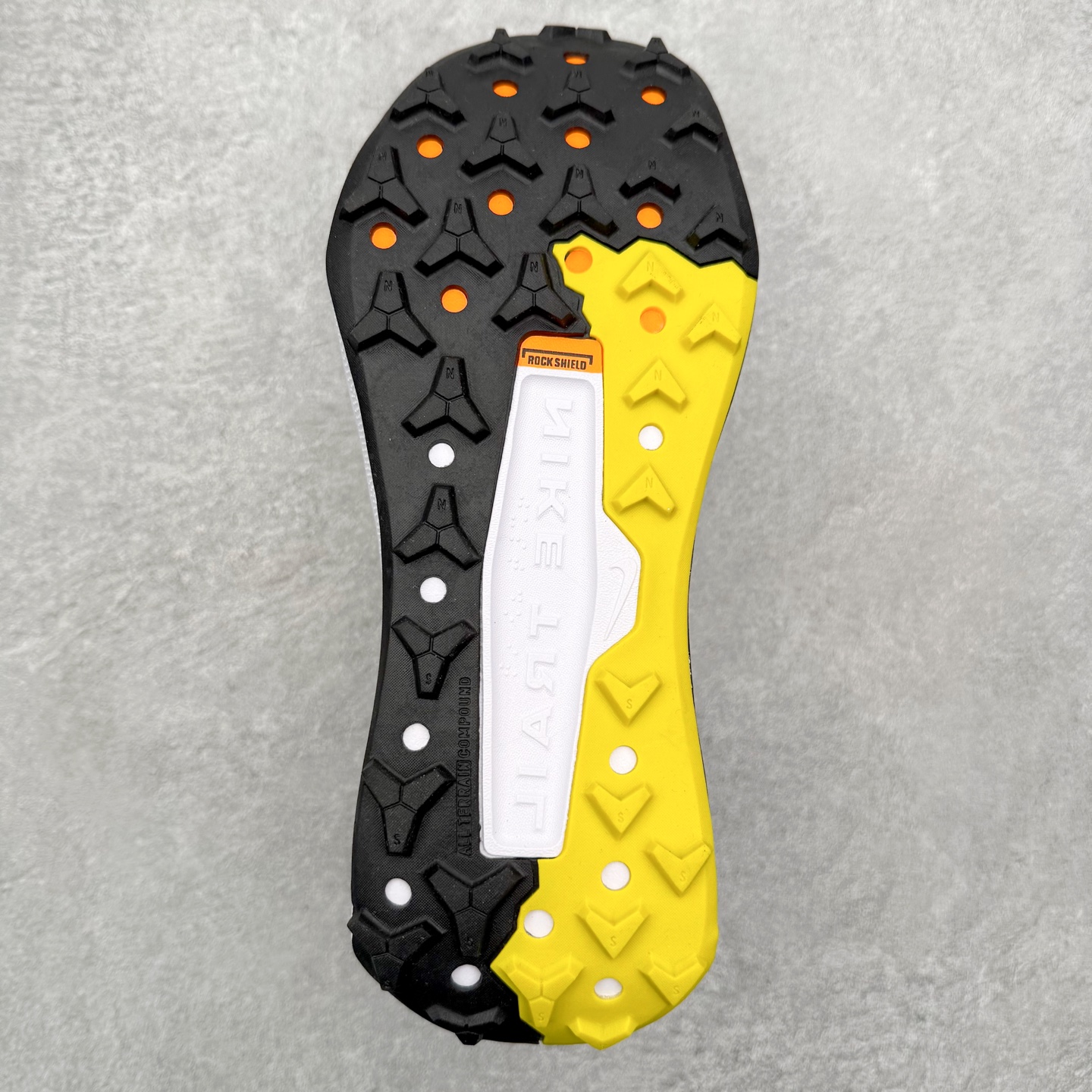 图片[9]-NK Wildhorse 10 时尚舒适防滑透气轻便 低帮跑步鞋 全面革新给我们留下了复杂的感受。我们非常喜欢升级后的做工和舒适的 ReactX 中底，但我们认为过重的重量、上涨的价格以及易碎的鞋面削弱了它的吸引力。根据我们的经验，它在轻松的越野跑和长距离跑中表现最佳，但它不再像之前的版本那样，带来灵活、有趣的体验。实拍调校N版已经零色差零失真 百分百还原实物色彩所见即所得 不存在货不对板色差等低级问题 选购参考实物拍摄 不混卖不参货 只用心做好货严格选品 承诺混一赔十 尺码：36 36.5 37.5 38 38.5 39 40 40.5 41 42 42.5 43 44 44.5 45-选品中心