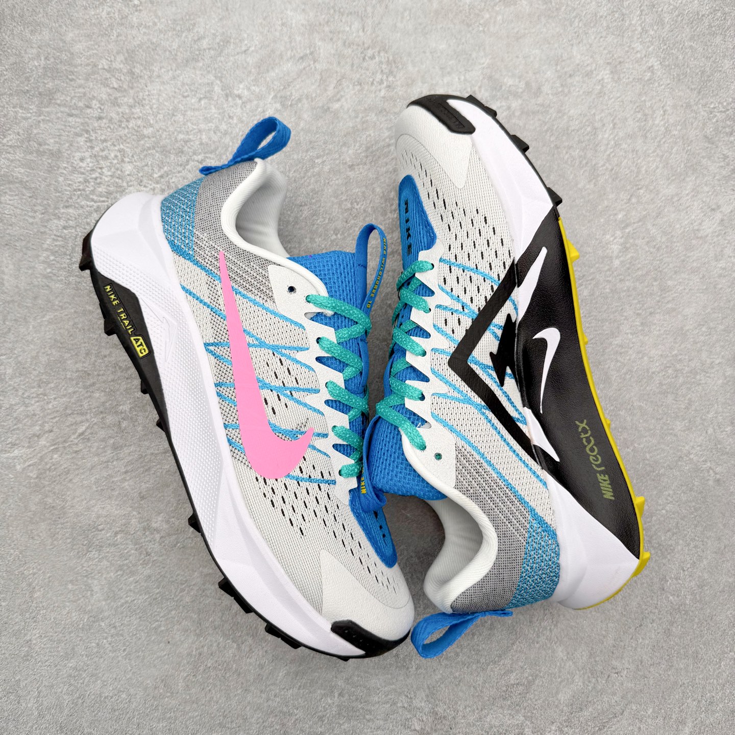 图片[3]-NK Wildhorse 10 时尚舒适防滑透气轻便 低帮跑步鞋 全面革新给我们留下了复杂的感受。我们非常喜欢升级后的做工和舒适的 ReactX 中底，但我们认为过重的重量、上涨的价格以及易碎的鞋面削弱了它的吸引力。根据我们的经验，它在轻松的越野跑和长距离跑中表现最佳，但它不再像之前的版本那样，带来灵活、有趣的体验。实拍调校N版已经零色差零失真 百分百还原实物色彩所见即所得 不存在货不对板色差等低级问题 选购参考实物拍摄 不混卖不参货 只用心做好货严格选品 承诺混一赔十 尺码：36 36.5 37.5 38 38.5 39 40 40.5 41 42 42.5 43 44 44.5 45-选品中心