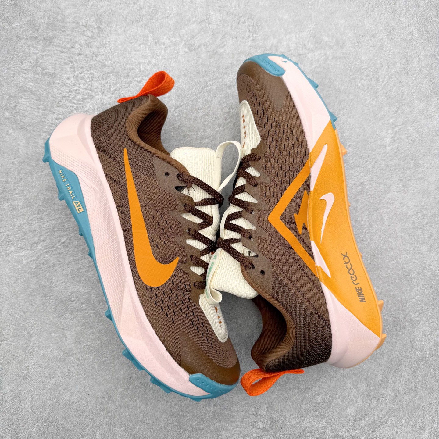 图片[3]-NK Wildhorse 10 时尚舒适防滑透气轻便 低帮跑步鞋 全面革新给我们留下了复杂的感受。我们非常喜欢升级后的做工和舒适的 ReactX 中底，但我们认为过重的重量、上涨的价格以及易碎的鞋面削弱了它的吸引力。根据我们的经验，它在轻松的越野跑和长距离跑中表现最佳，但它不再像之前的版本那样，带来灵活、有趣的体验。实拍调校N版已经零色差零失真 百分百还原实物色彩所见即所得 不存在货不对板色差等低级问题 选购参考实物拍摄 不混卖不参货 只用心做好货严格选品 承诺混一赔十 尺码：36 36.5 37.5 38 38.5 39 40 40.5 41 42 42.5 43 44 44.5 45-选品中心