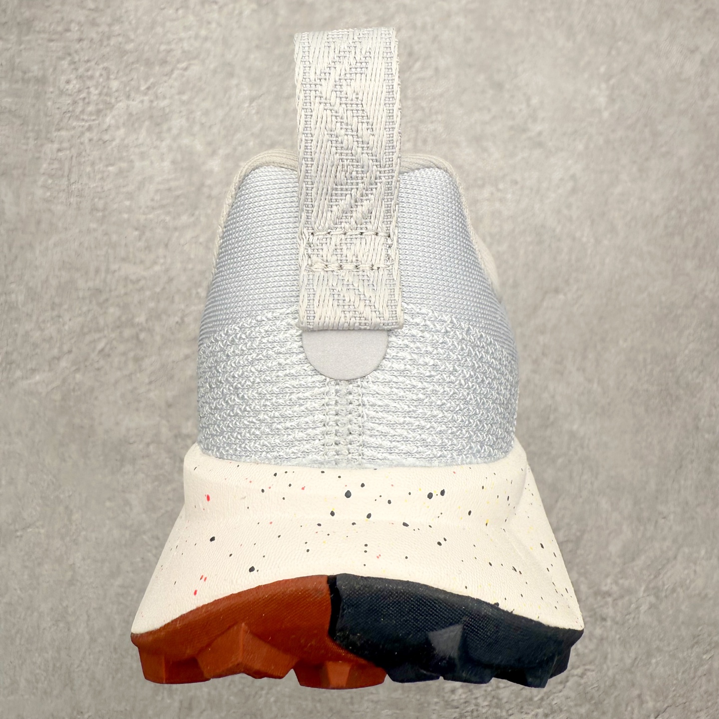 图片[8]-NK Wildhorse 10 时尚舒适防滑透气轻便 低帮跑步鞋 全面革新给我们留下了复杂的感受。我们非常喜欢升级后的做工和舒适的 ReactX 中底，但我们认为过重的重量、上涨的价格以及易碎的鞋面削弱了它的吸引力。根据我们的经验，它在轻松的越野跑和长距离跑中表现最佳，但它不再像之前的版本那样，带来灵活、有趣的体验。实拍调校N版已经零色差零失真 百分百还原实物色彩所见即所得 不存在货不对板色差等低级问题 选购参考实物拍摄 不混卖不参货 只用心做好货严格选品 承诺混一赔十 尺码：36 36.5 37.5 38 38.5 39 40 40.5 41 42 42.5 43 44 44.5 45-选品中心