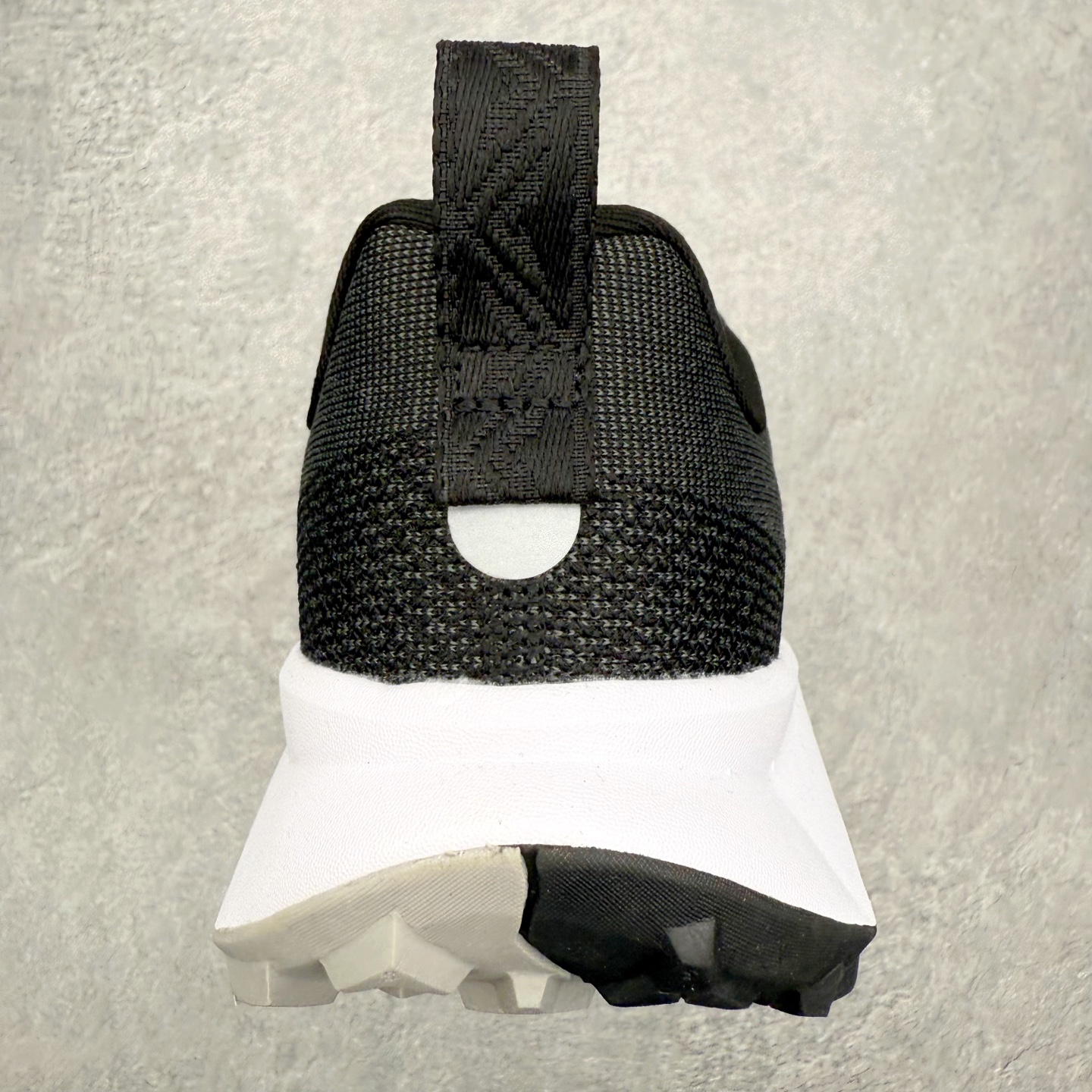 图片[8]-NK Wildhorse 10 时尚舒适防滑透气轻便 低帮跑步鞋 全面革新给我们留下了复杂的感受。我们非常喜欢升级后的做工和舒适的 ReactX 中底，但我们认为过重的重量、上涨的价格以及易碎的鞋面削弱了它的吸引力。根据我们的经验，它在轻松的越野跑和长距离跑中表现最佳，但它不再像之前的版本那样，带来灵活、有趣的体验。实拍调校N版已经零色差零失真 百分百还原实物色彩所见即所得 不存在货不对板色差等低级问题 选购参考实物拍摄 不混卖不参货 只用心做好货严格选品 承诺混一赔十 尺码：36 36.5 37.5 38 38.5 39 40 40.5 41 42 42.5 43 44 44.5 45-选品中心