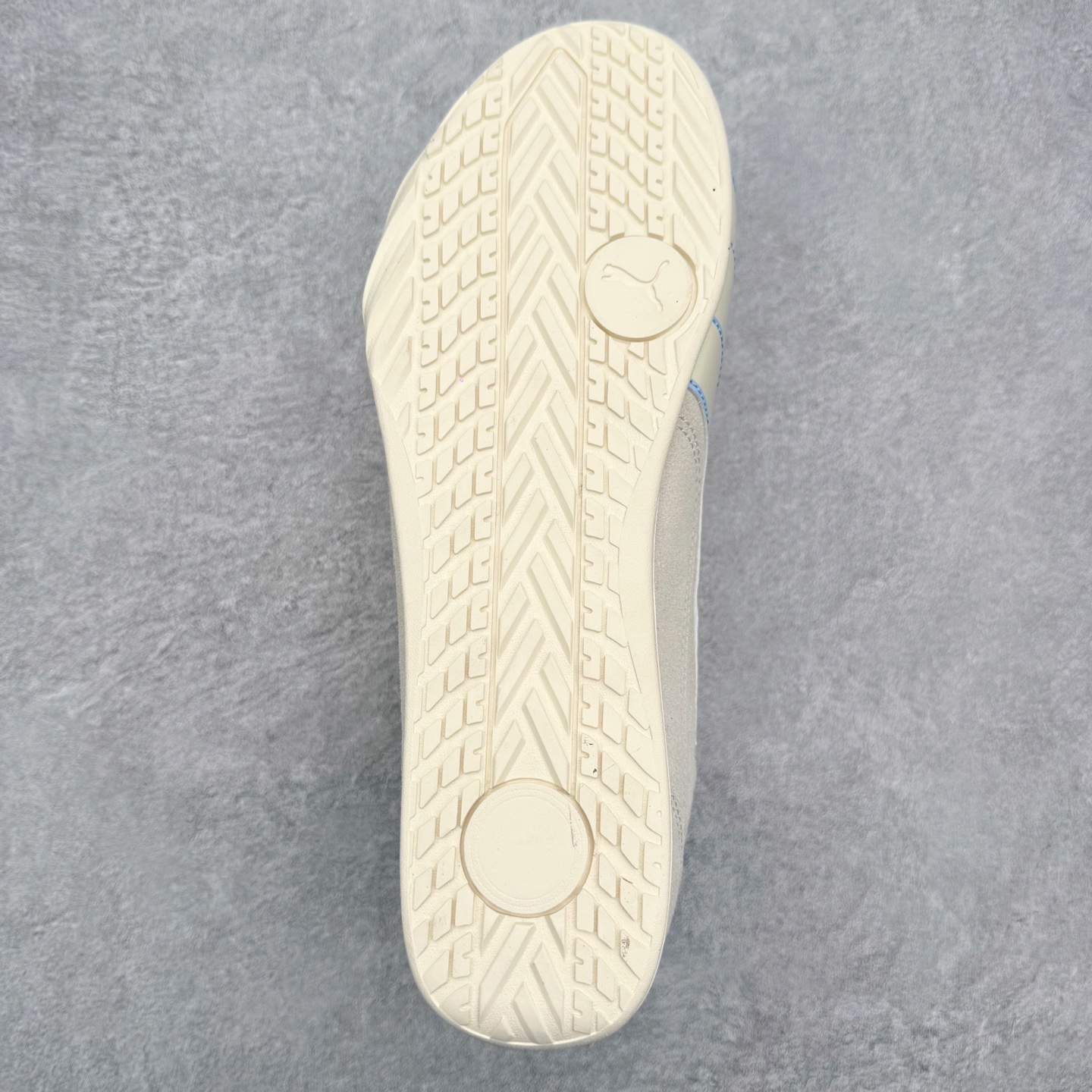 图片[9]-PUMA彪马 Catch 舒适时尚耐磨低帮生活休闲鞋 男女同款 彪马（Puma）是全球著名的运动品牌，中文作彪马，意为美洲狮，由创始人鲁道夫•达斯勒（Rudolf Dassler）于1948年在德国建立了这个品牌，数十年来PUMA一直在运动界位居要角，近几年来更成功的结合运动、休闲，时尚为一体，跃升为年轻人最爱品牌之一。实拍调校N版已经零色差零失真 百分百还原实物色彩所见即所得 不存在货不对板色差等低级问题 选购参考实物拍摄 不混卖不参货 只用心做好货严格选品 承诺混一赔十 尺码：36 36.5 37.5 38 38.5 39 40 40.5 41 42 42.5 43 44 44.5 45-选品中心