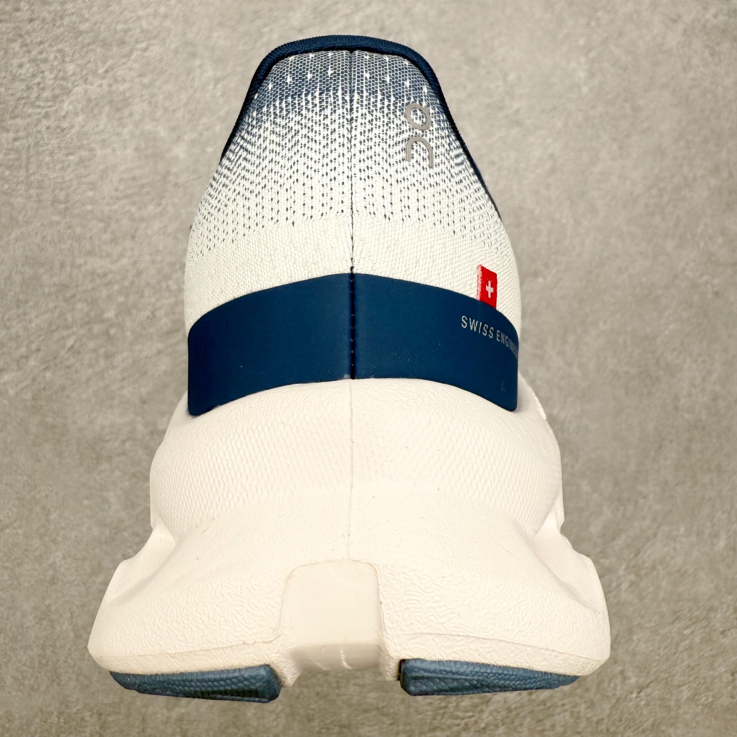 图片[8]-On昂跑 Cloudtilt 圆头系带减震耐磨低帮生活休闲鞋 此运动品牌 开创于2010年 缓震着陆、强效回弹、轻柔质感的设计构思始终是ON研制关键 与此同时基于“为全球提供革新性的跑步感受”信念 陆续推出了多款跑鞋及其以专业运动人体跑步工程学为设计关键的功能性跑步服饰设备 让跑者不费力气地畅快畅跑 尺码：36 36.5 37.5 38 38.5 39 40 40.5 41 42 42.5 43 44 44.5 45-选品中心